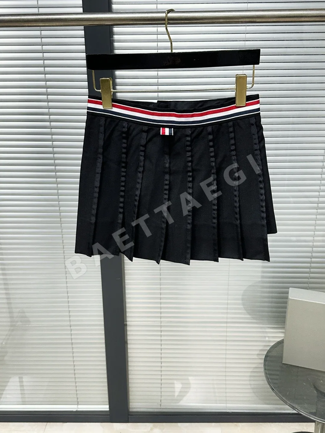 톰브라운 남성 울 플리츠 반바지 상세 이미지 3