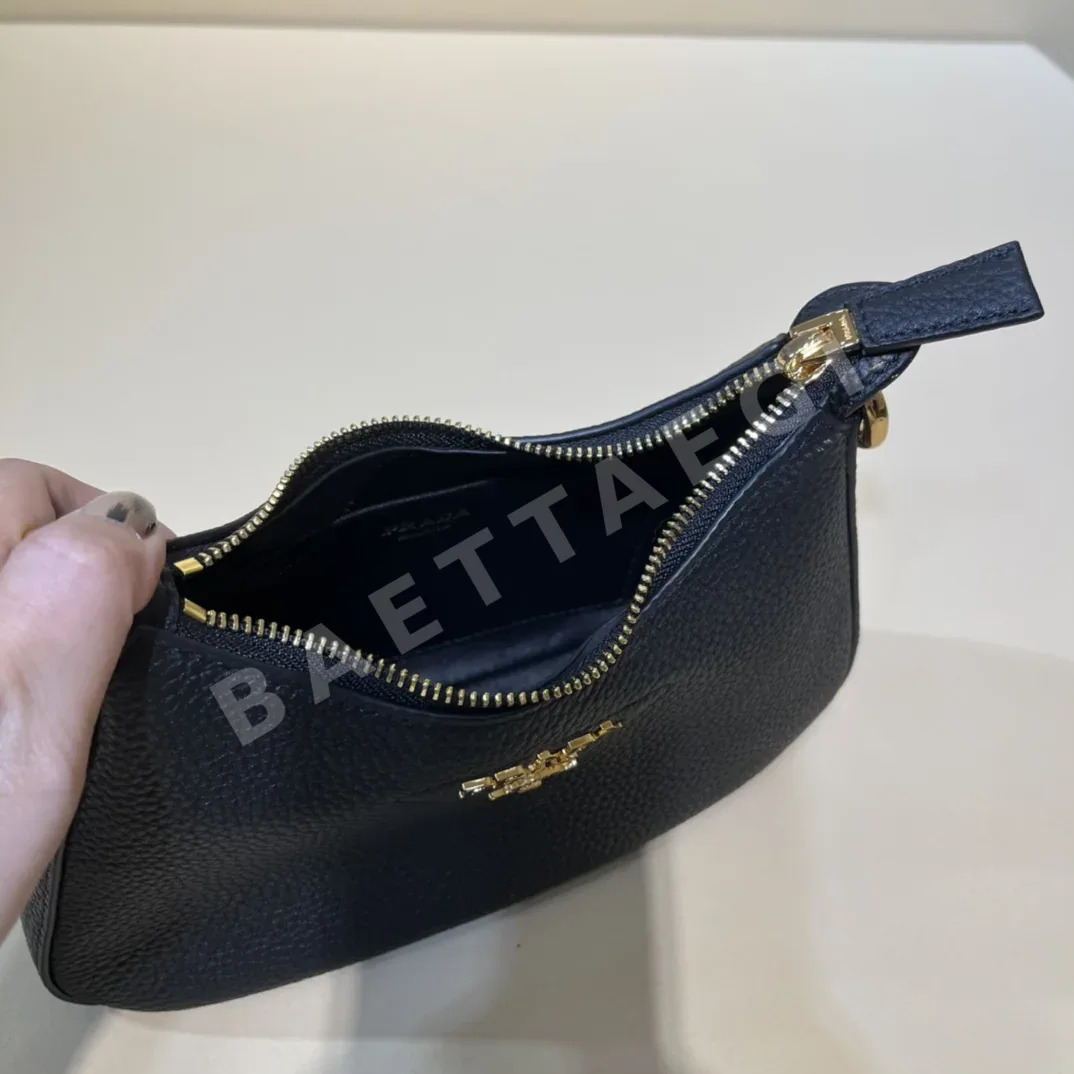 프라다 카프스킨 블랙 미니 숄더백 1BH193 상세 이미지 3
