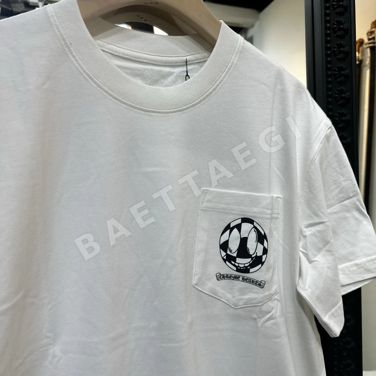 크롬하츠 화이트 매티 보이 두들 크로스 남성 반팔 상세 이미지 2