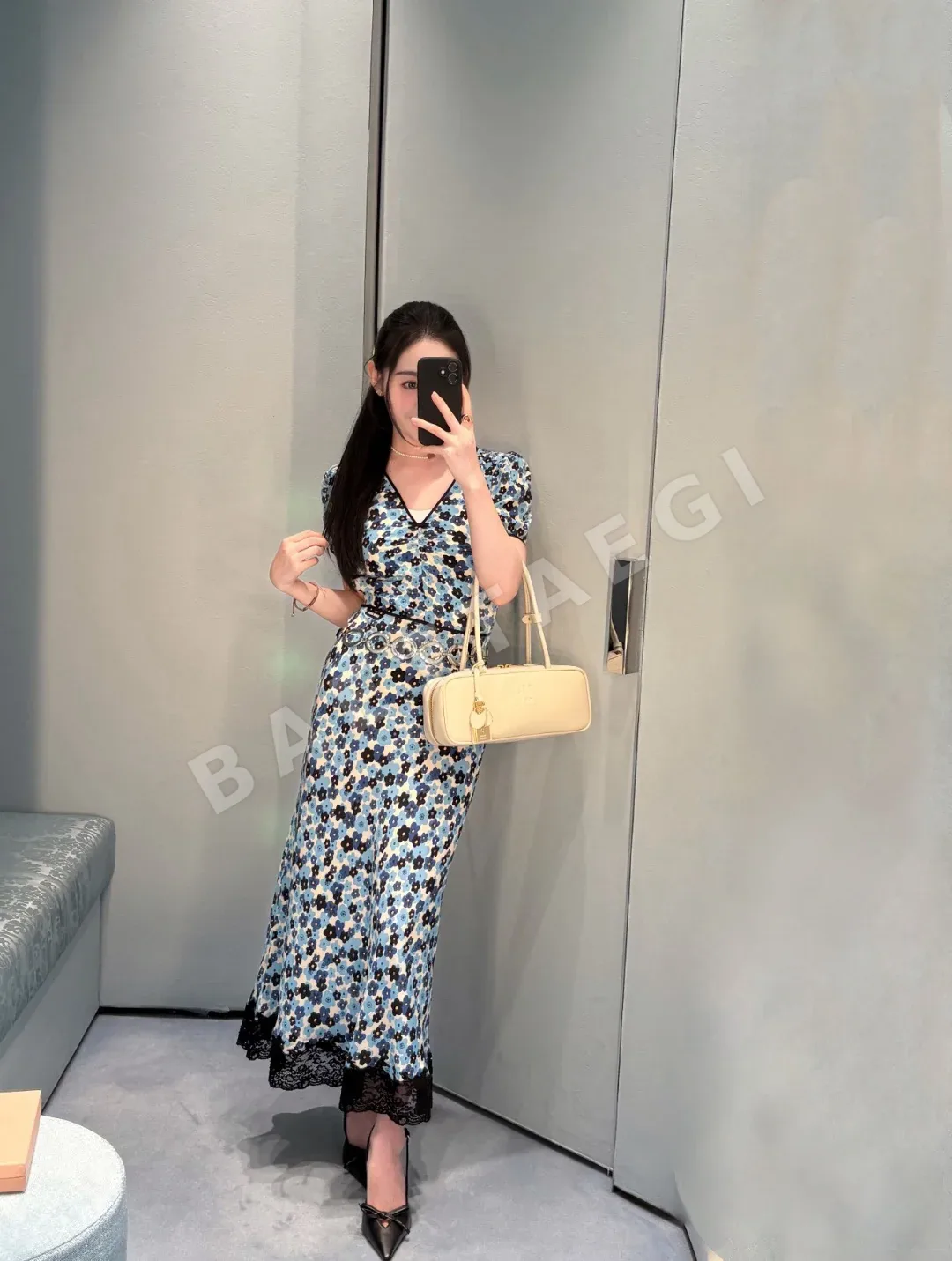 미우미우 뽕나무 실크 꽃무늬 V넥 반소매 원피스 52526