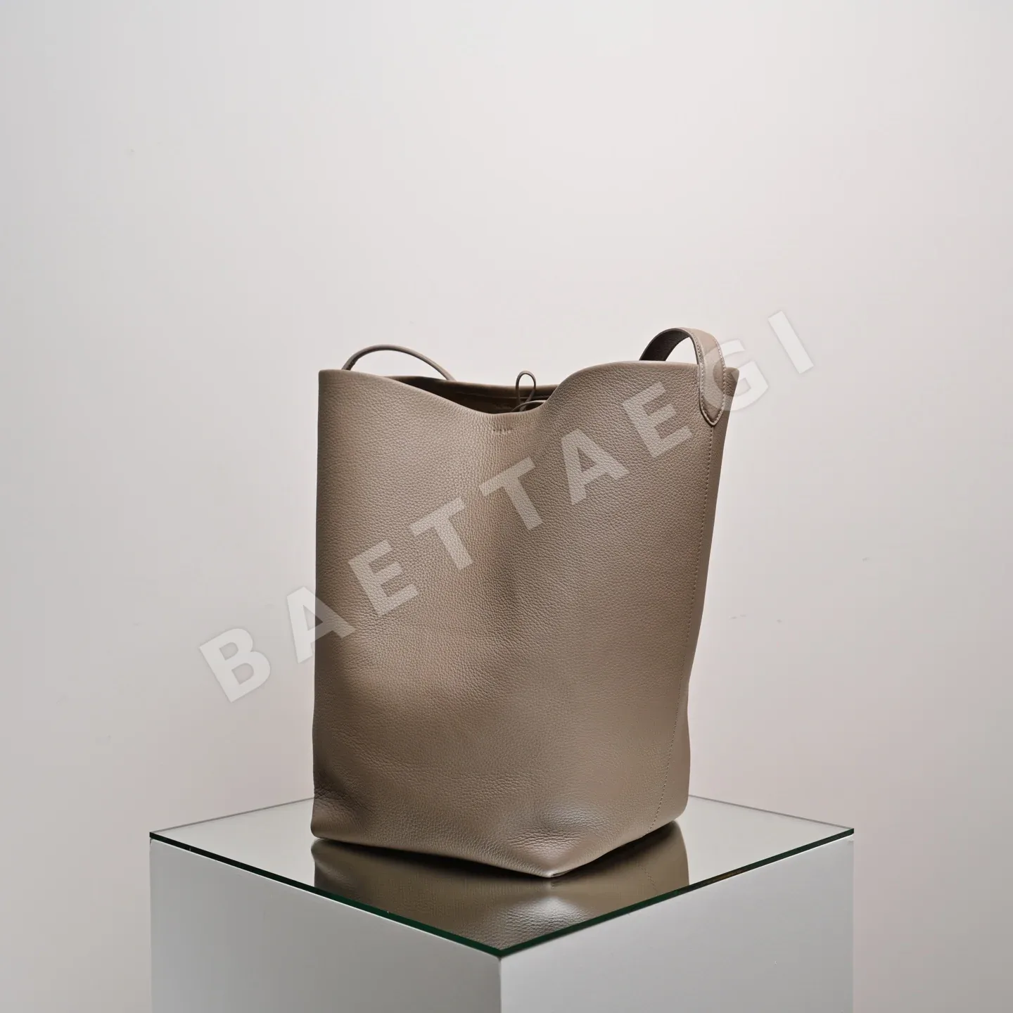 더로우 버킷백 상세 이미지 3