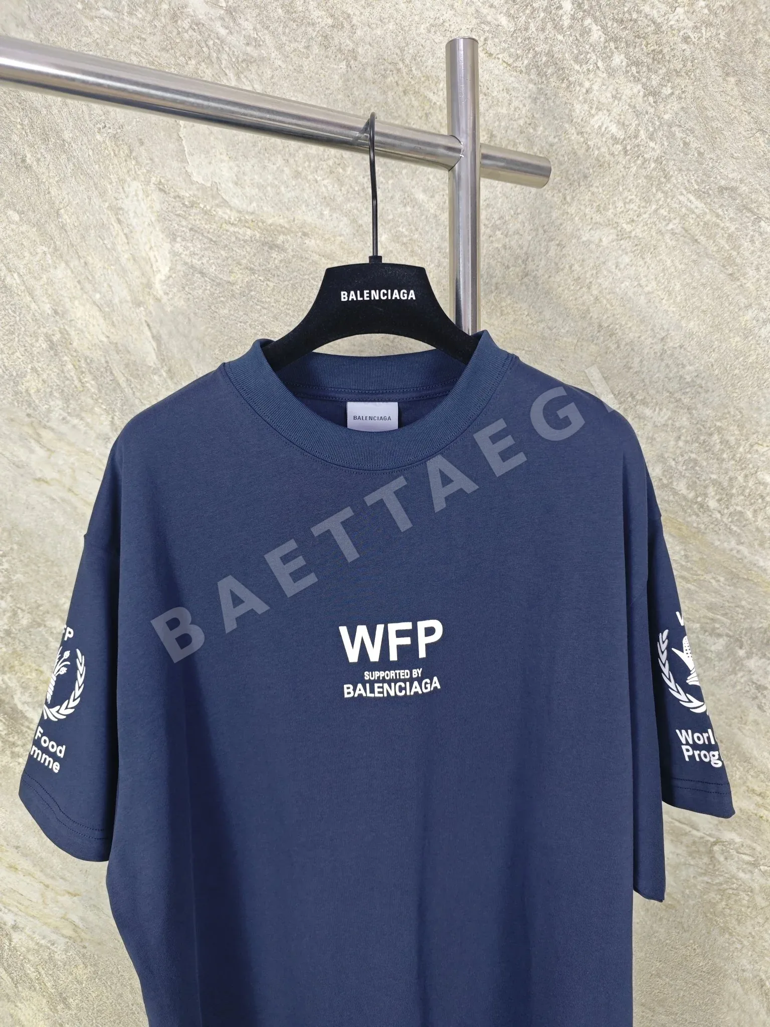 발렌시아가 WFP 프린트 남성 반팔 티셔츠 상세 이미지 3