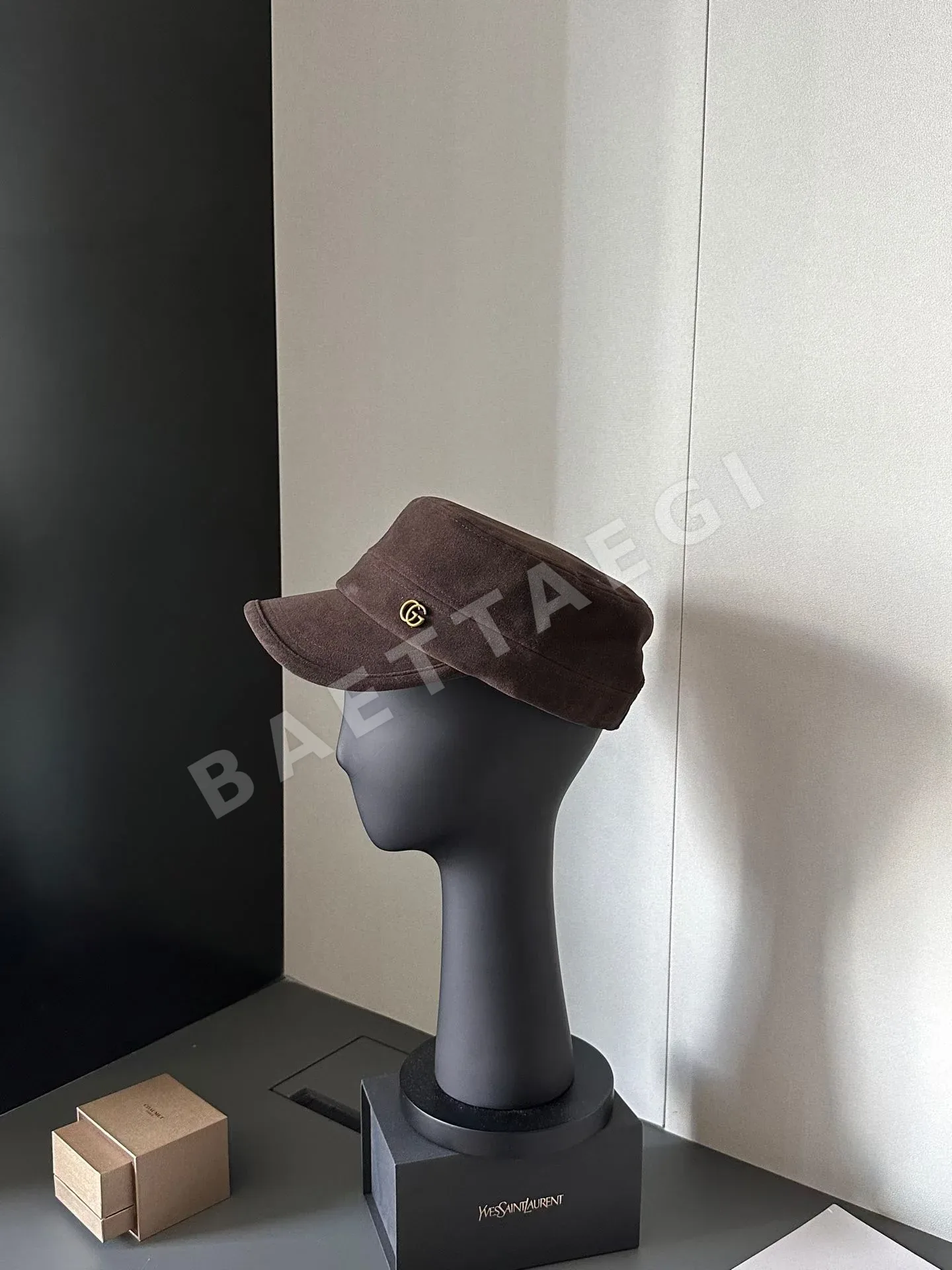 구찌 스웨이드 뉴스보이 모자 상세 이미지 5