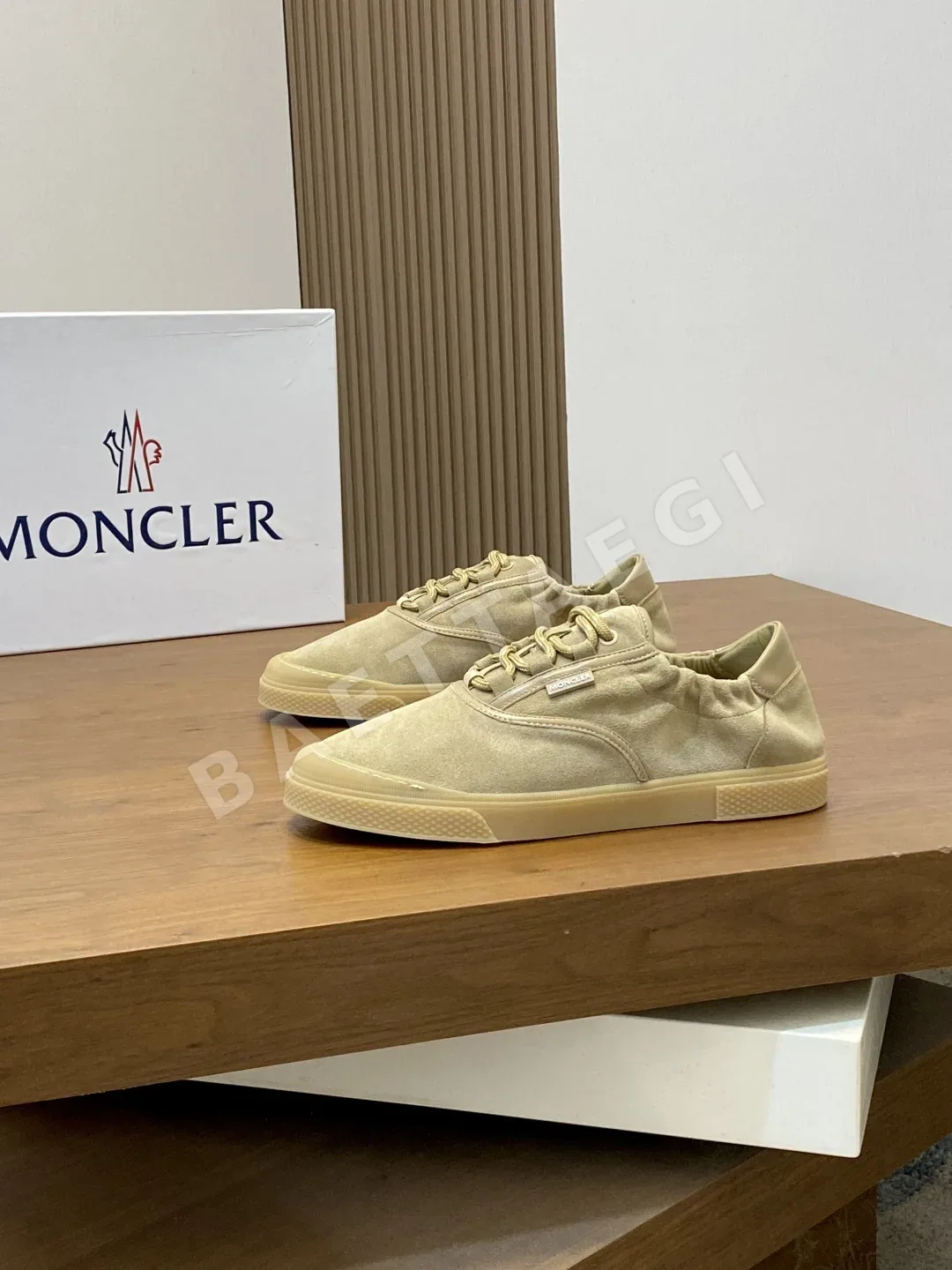 몽클레르 스니커즈 남성 메시 로고 상세 이미지 3