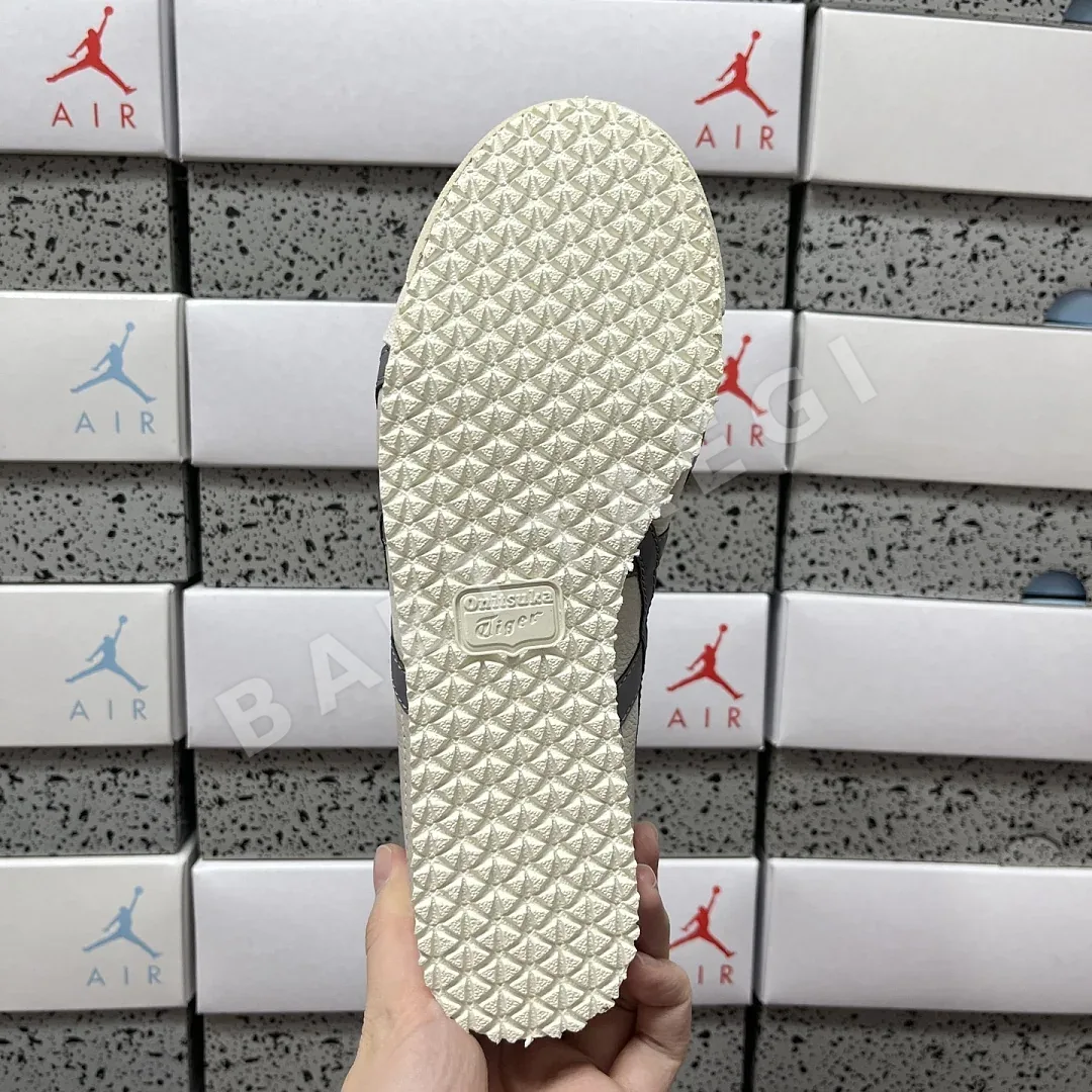오니츠카타이거 [QC] 멕시코 66 1183A201-250 202292 Onitsuka Tiger Mexico 66 Oatmeal Carbon 상세 이미지 5