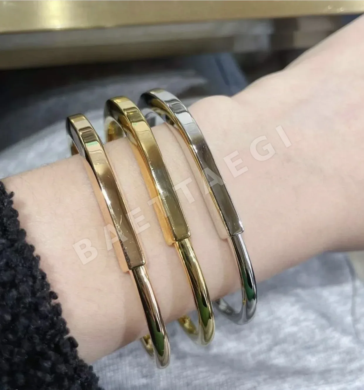 티파니 18K 골드 도금 U자형 귀걸이 상세 이미지 4