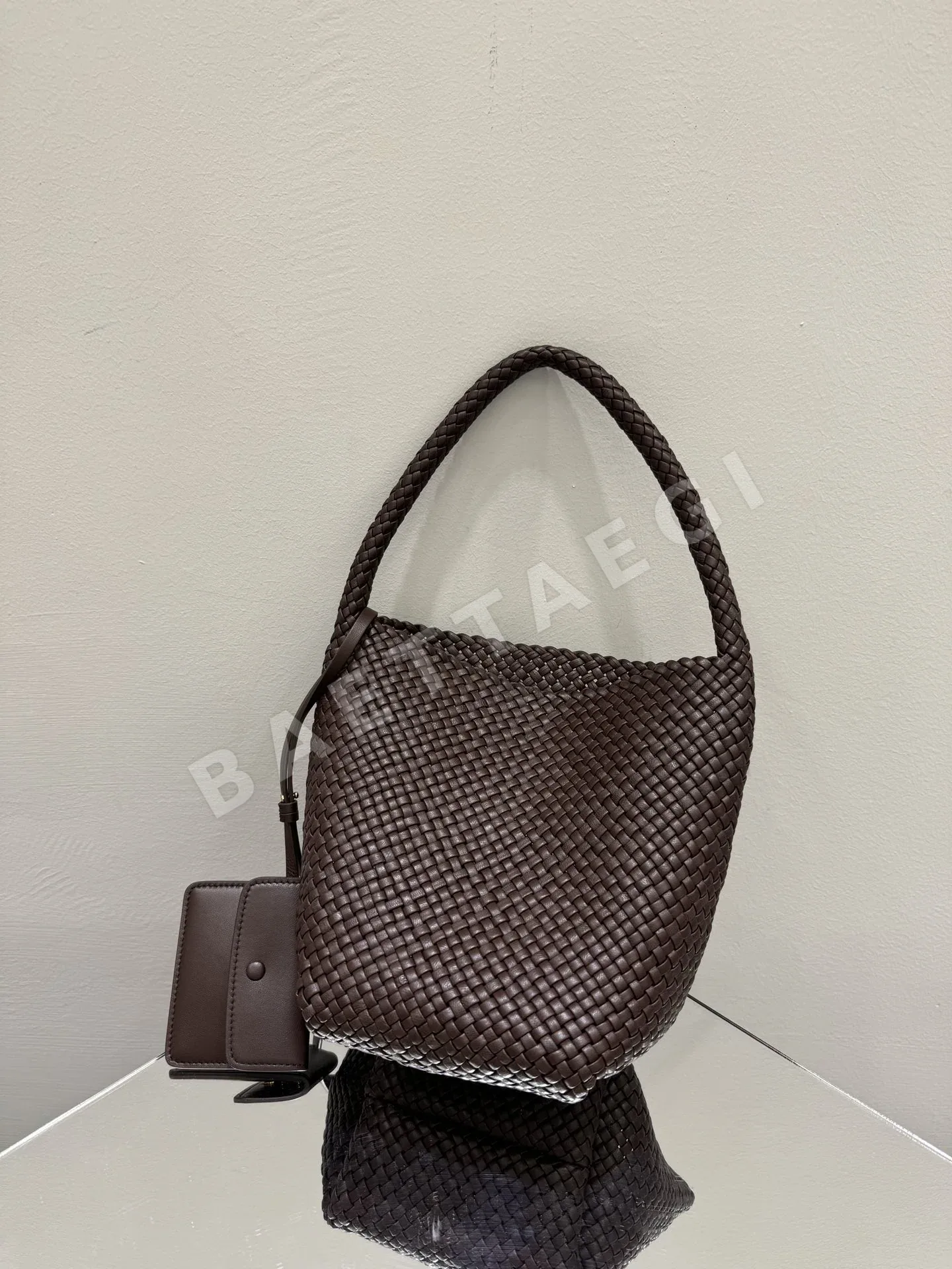 더로우 가방 상세 이미지 3