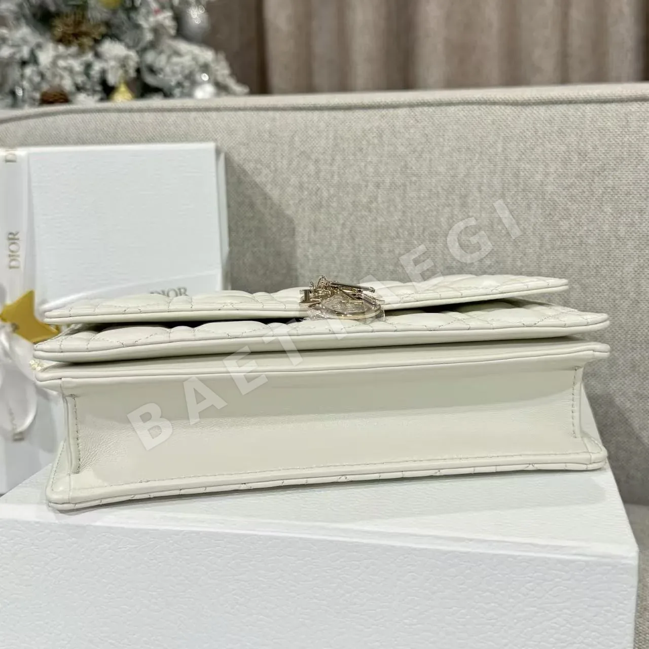 디올 양가죽 대형 토트백 상세 이미지 7