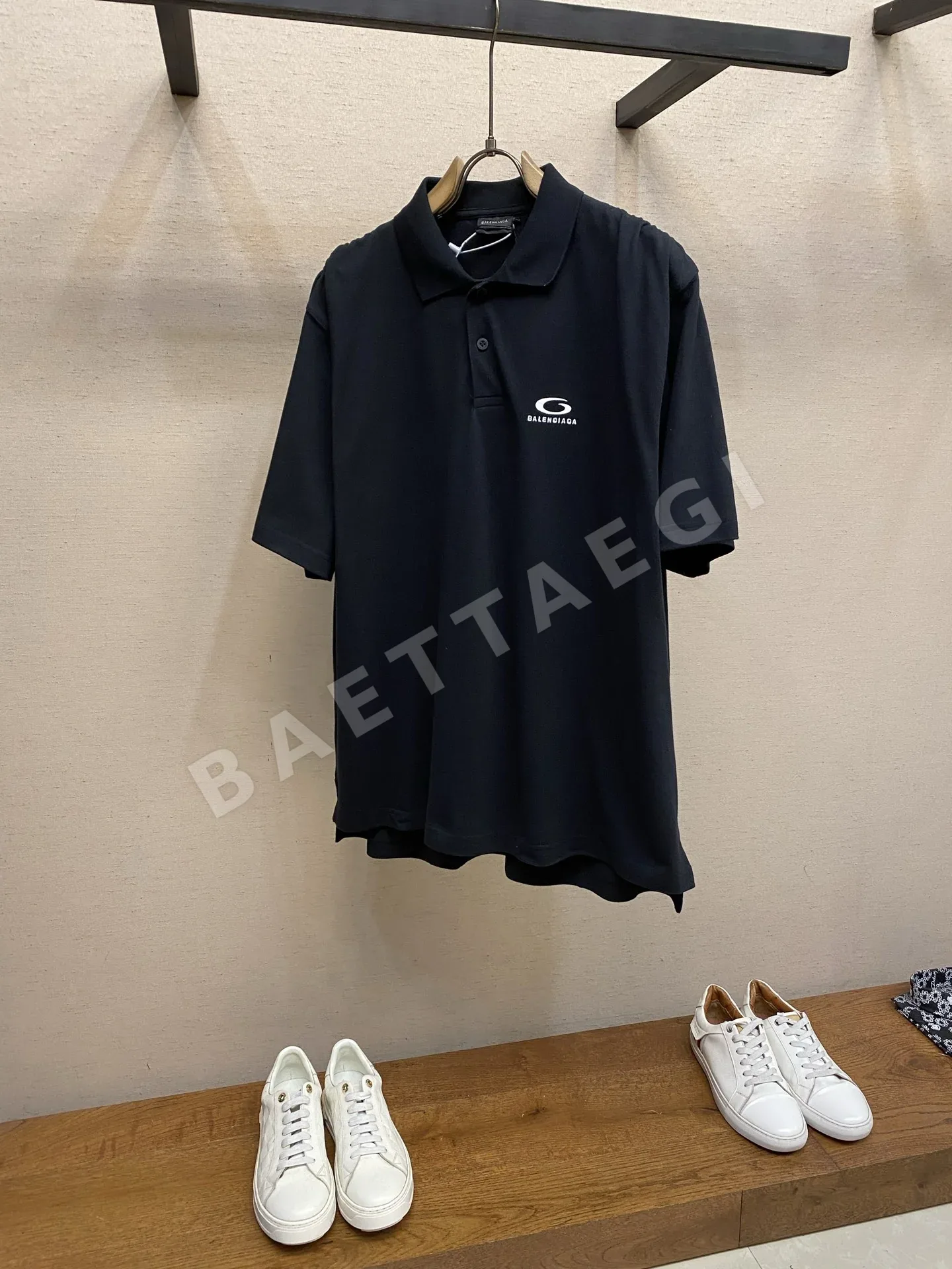 발렌시아가 자수 코튼 오버핏 폴로셔츠 23496