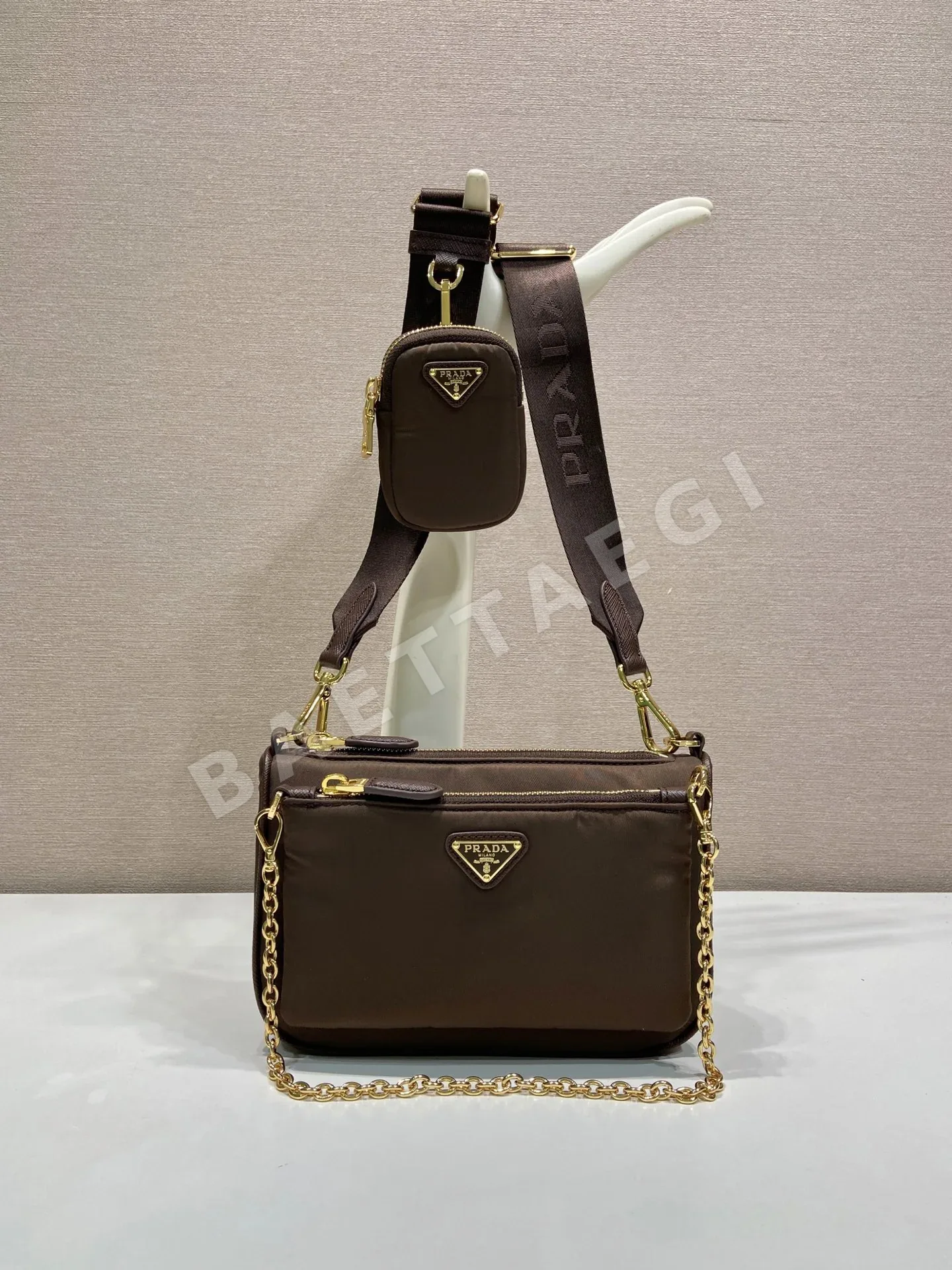프라다 리사이클 나일론 사피아노 숄더백 1BH230