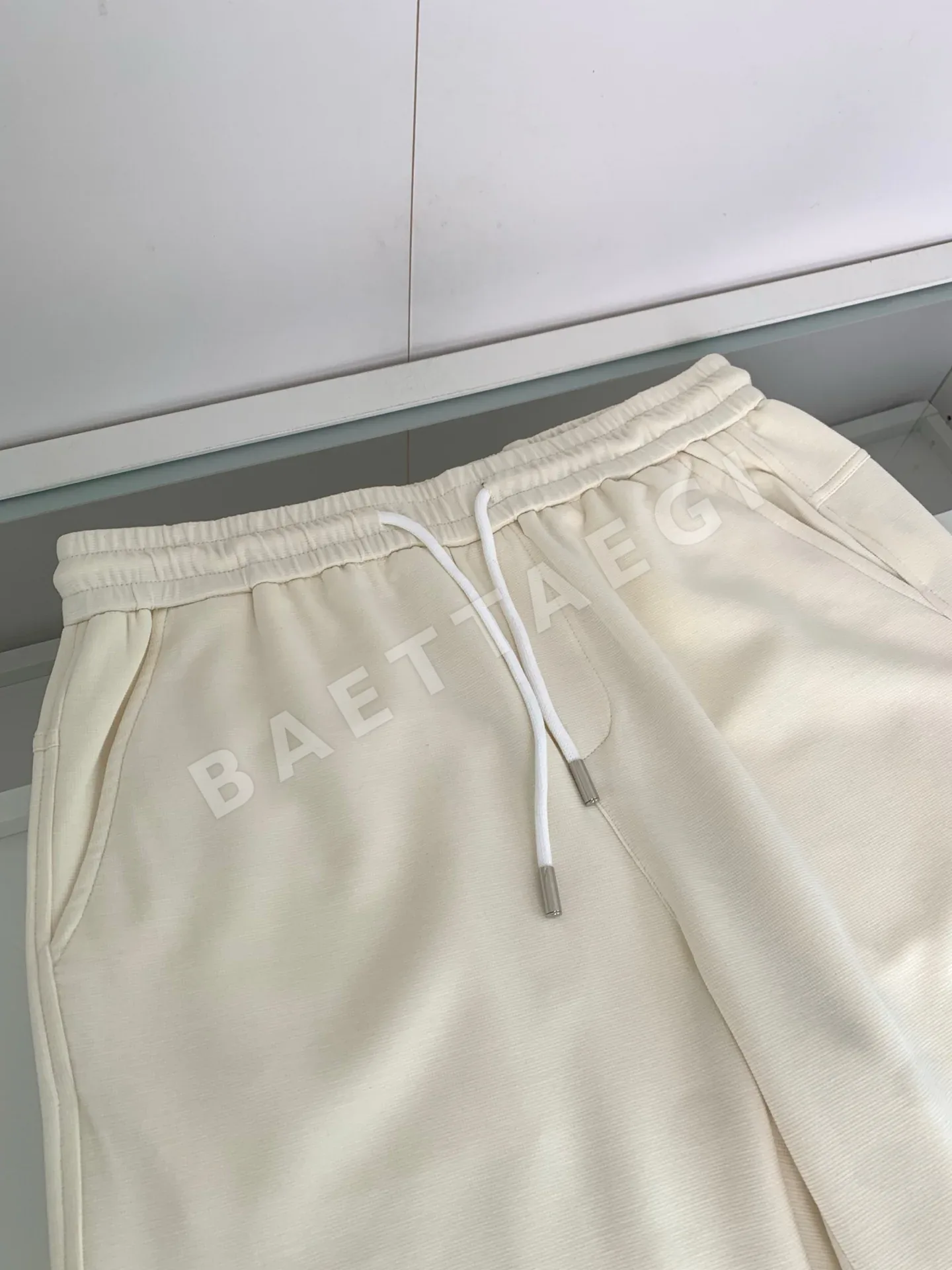 몽클레르 네이비 베이지 캐주얼 남성 반바지 상세 이미지 4