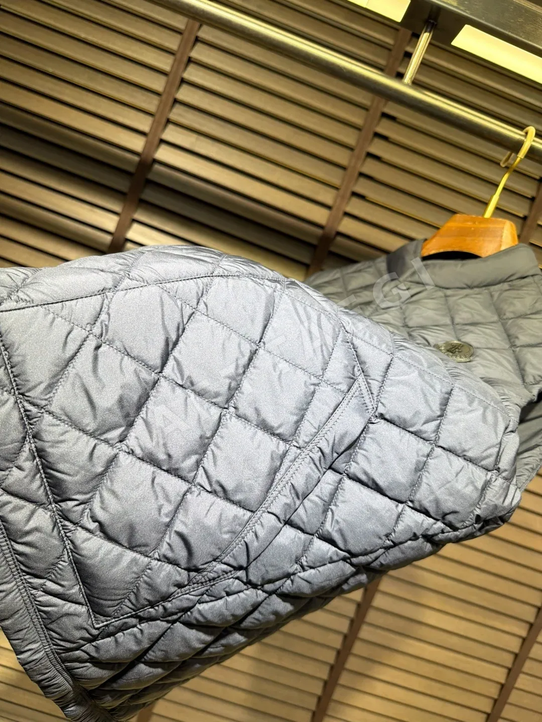 몽클레르 화이트 덕 다운 남성 조끼 M9631 상세 이미지 6