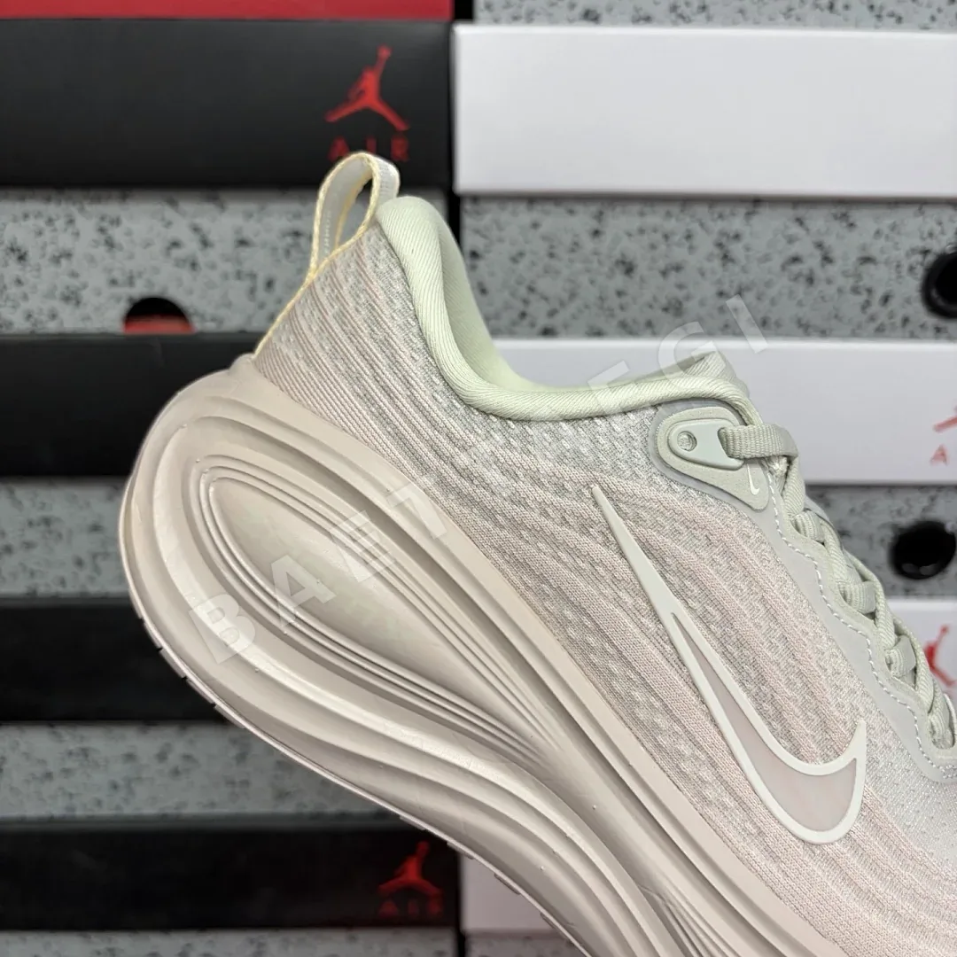 나이키 [GT] 보메로 플러스 HV8154-603 201153 Nike Vomero Plus Silt Red 상세 이미지 4