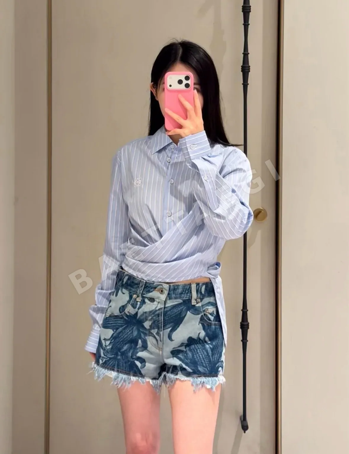 로에베 스트라이프 허리 셰이프 셔츠 상세 이미지 4