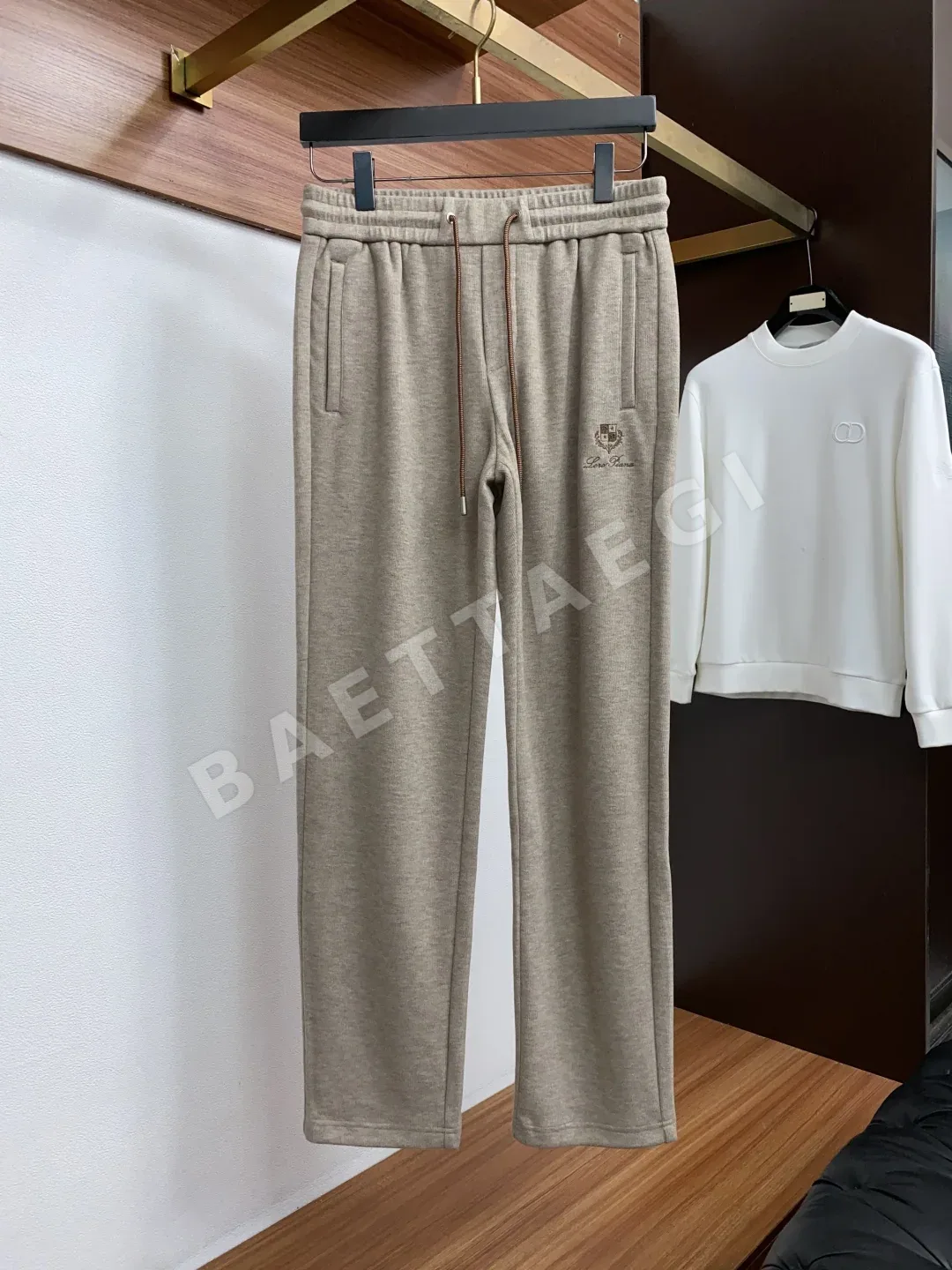 로로피아나 남성 스탠드 카라 지퍼업 재킷 팬츠 세트 상세 이미지 5