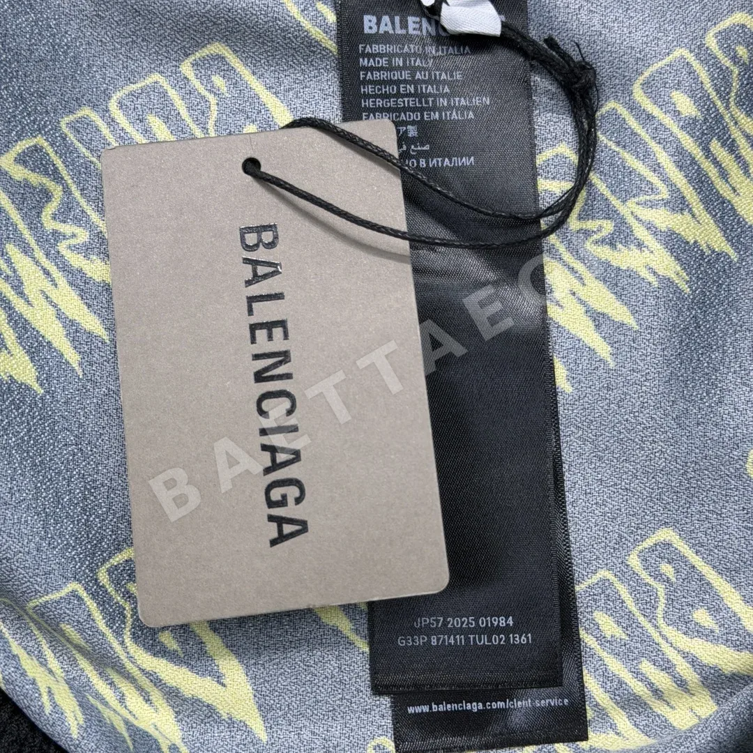 발렌시아가 모노그램 오버핏 밴딩 반바지 남성 상세 이미지 9