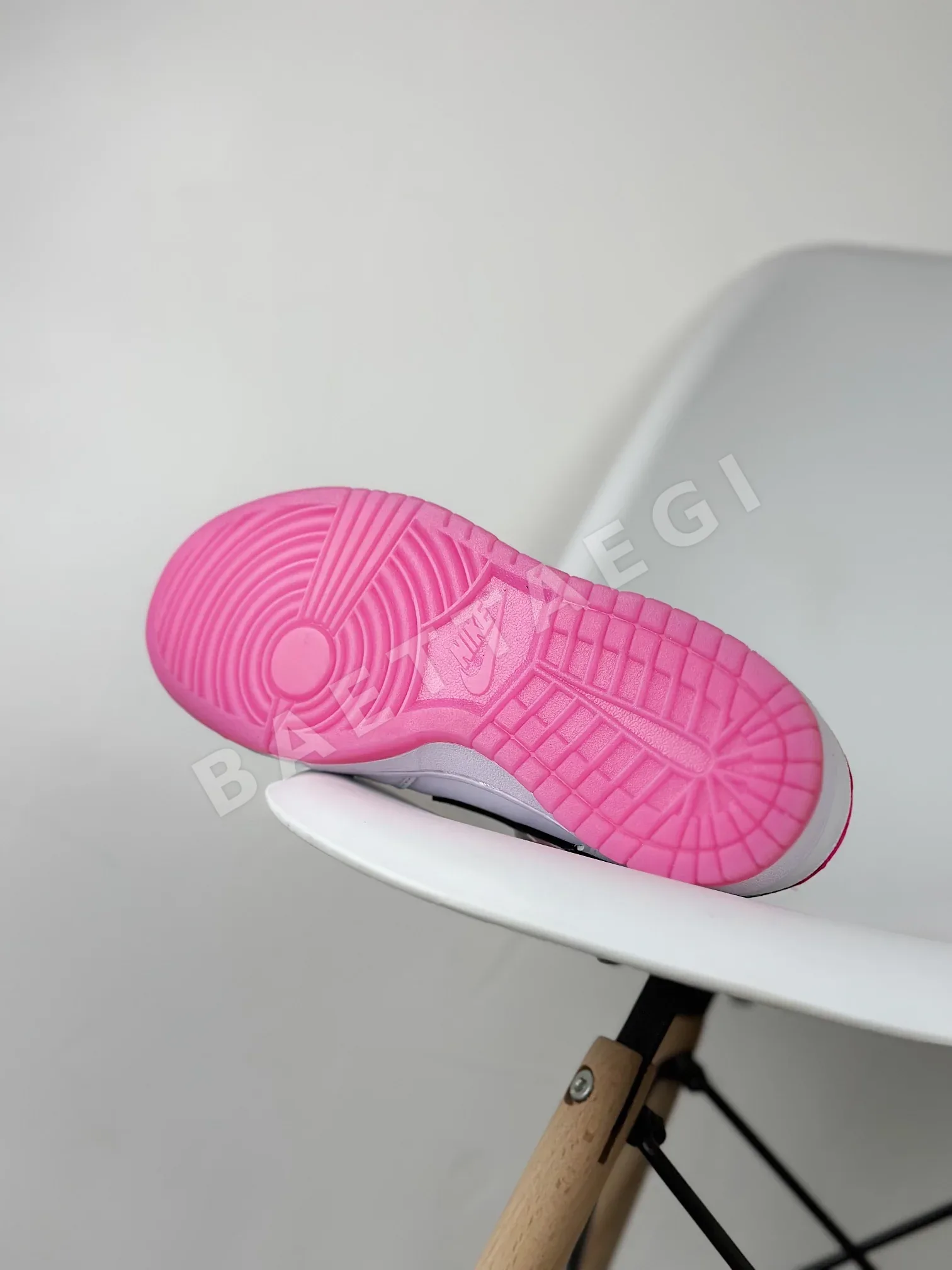 나이키덩크 레이스업 로우 스니커즈 상세 이미지 6