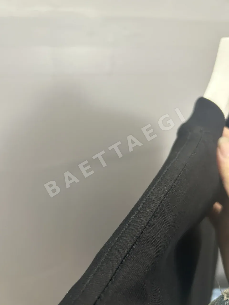 발렌티노 클래식 프린트 라운드넥 여성 반팔 티셔츠 상세 이미지 7
