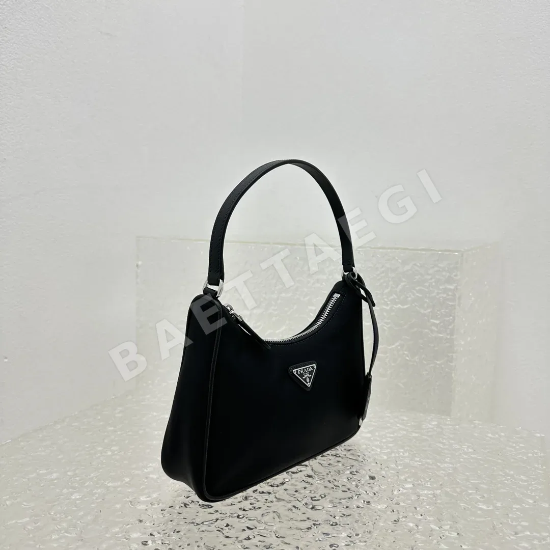 프라다 나일론 호보백 상세 이미지 3