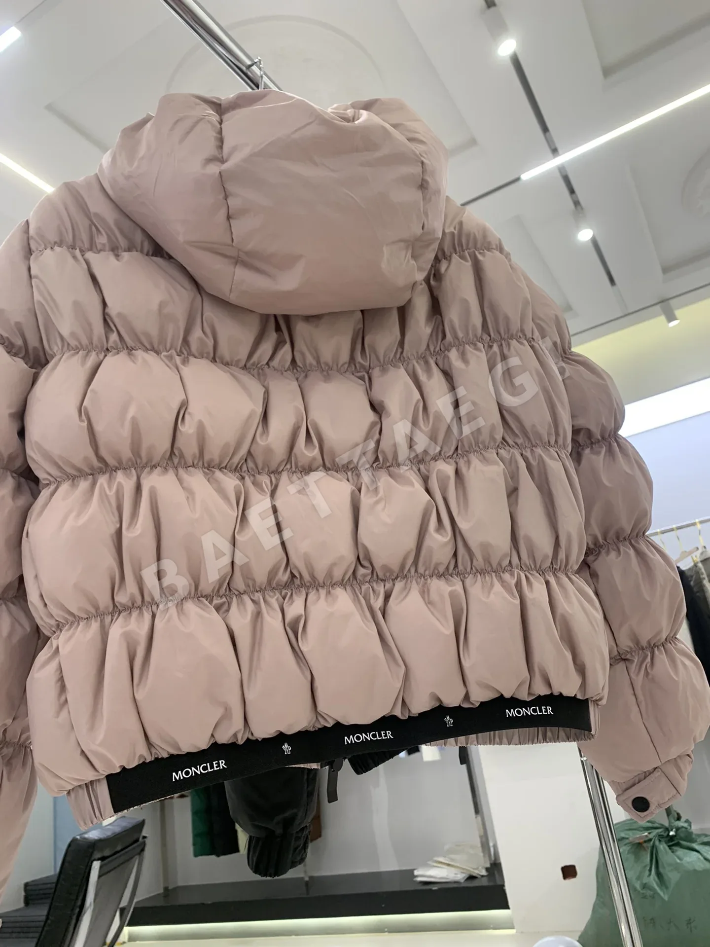 몽클레르 메돈테 여성 숏다운 패딩 상세 이미지 7