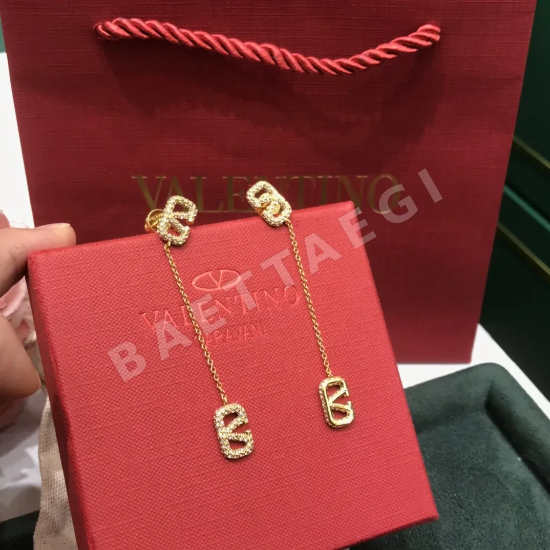 발렌티노 클래식 롱 펜던트 귀걸이 상세 이미지 2