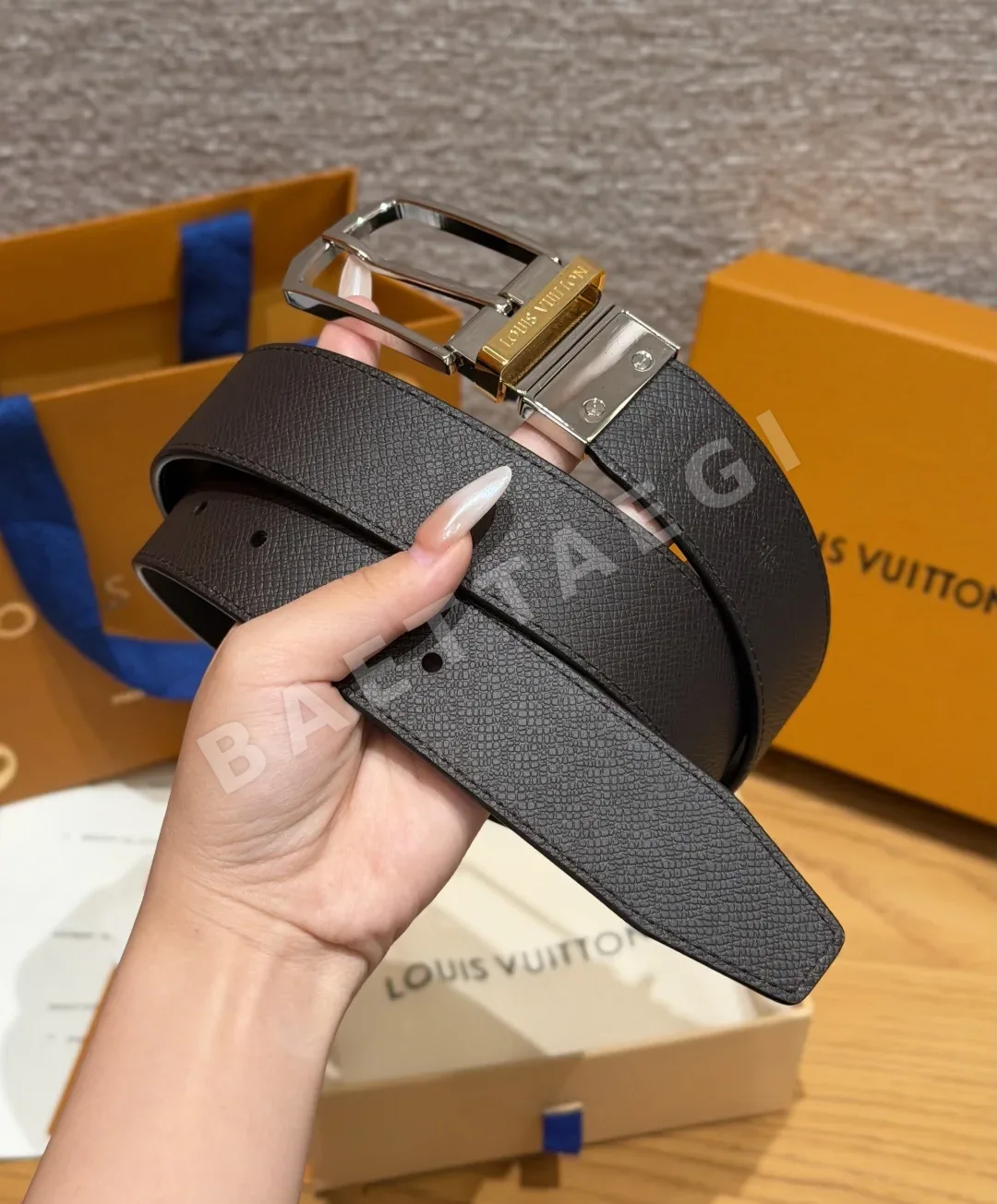 루이비통 폰느프 35mm 리버시블 소가죽 벨트 상세 이미지 4