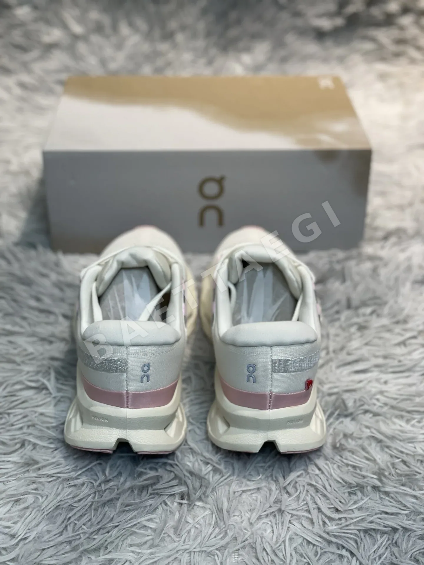 ON Cloudsurfer 2 여성용 신발 상세 이미지 3