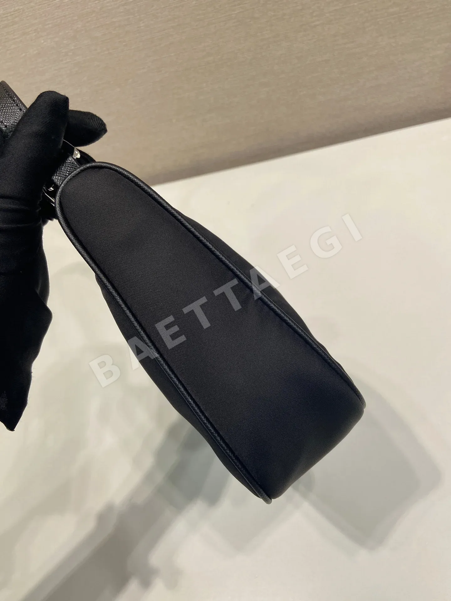 프라다 언더암 나일론 가방 상세 이미지 6