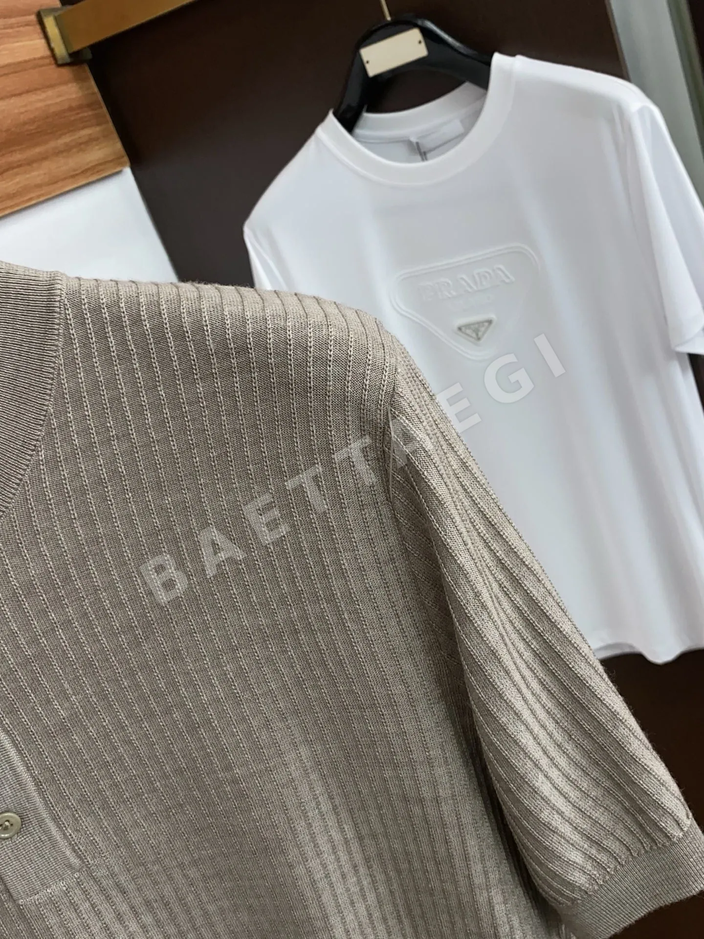 로로피아나 남성 면 라운드넥 반팔 티셔츠 상세 이미지 4