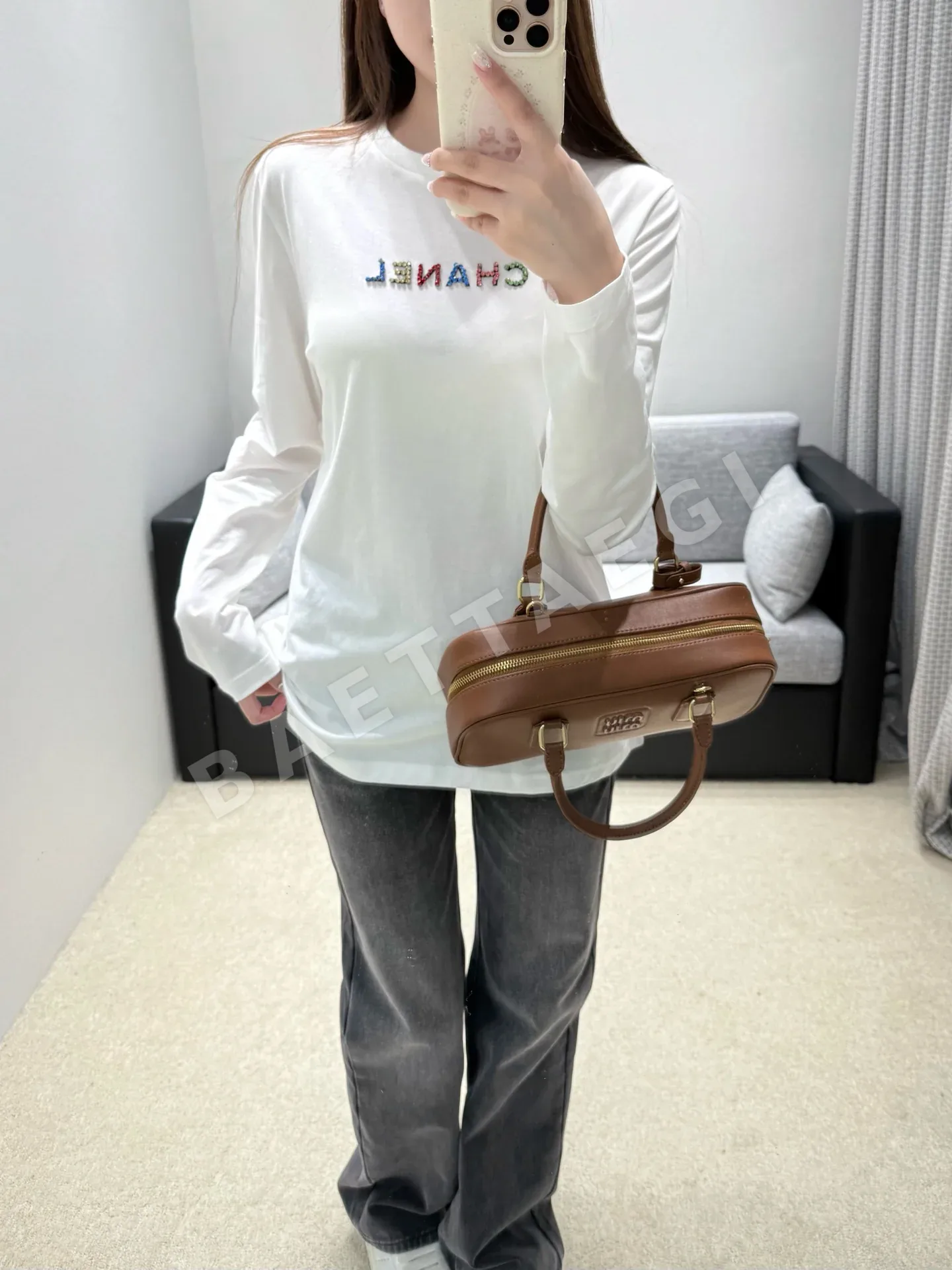 샤넬 컬러풀 라인스톤 로고 여성 긴팔 티셔츠 상세 이미지 2