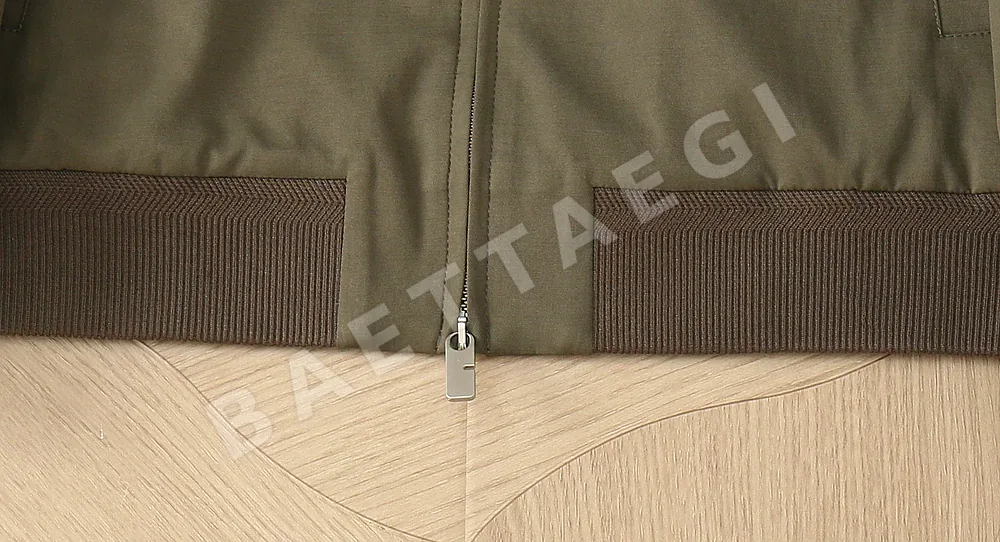 버버리 스탠드 카라 군마 자수 남성 자켓 상세 이미지 9