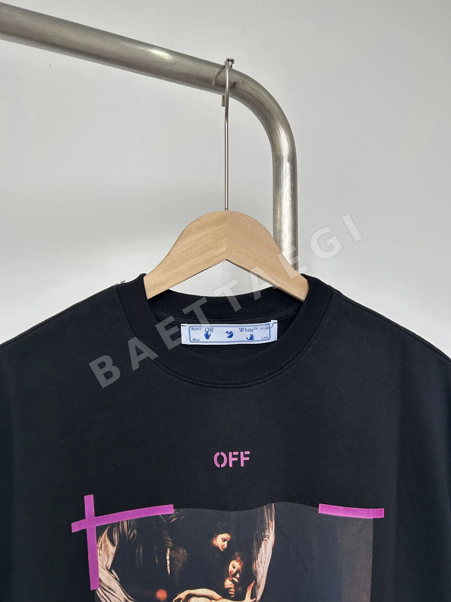오프화이트 엔젤 카라바조 유화 퍼플 애로우 남성 반팔 티셔츠 OF 06 상세 이미지 2