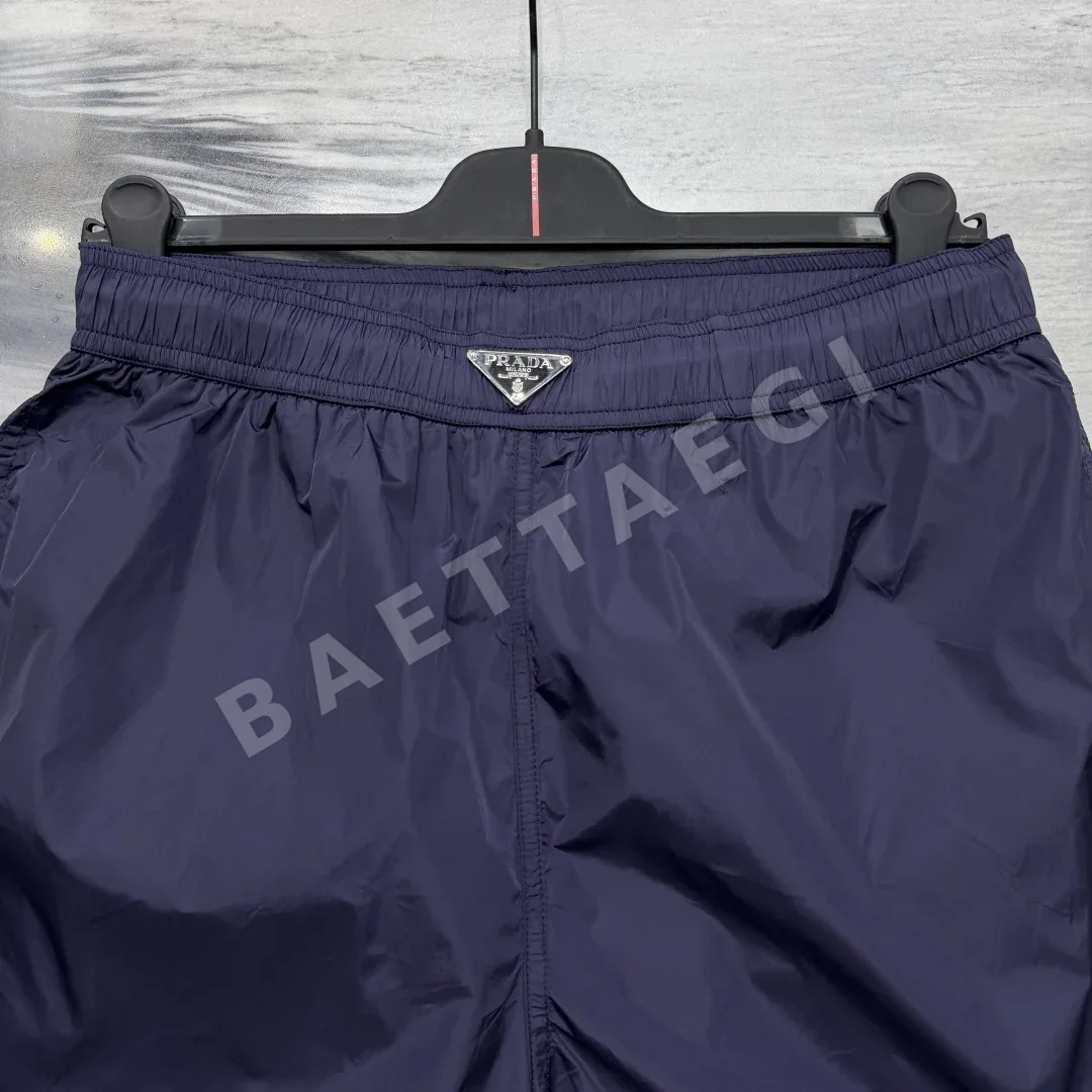 프라다 Re-Nylon 솔리드 컬러 엘라스틱 비치 반바지 41245 Prada Shorts 상세 이미지 5