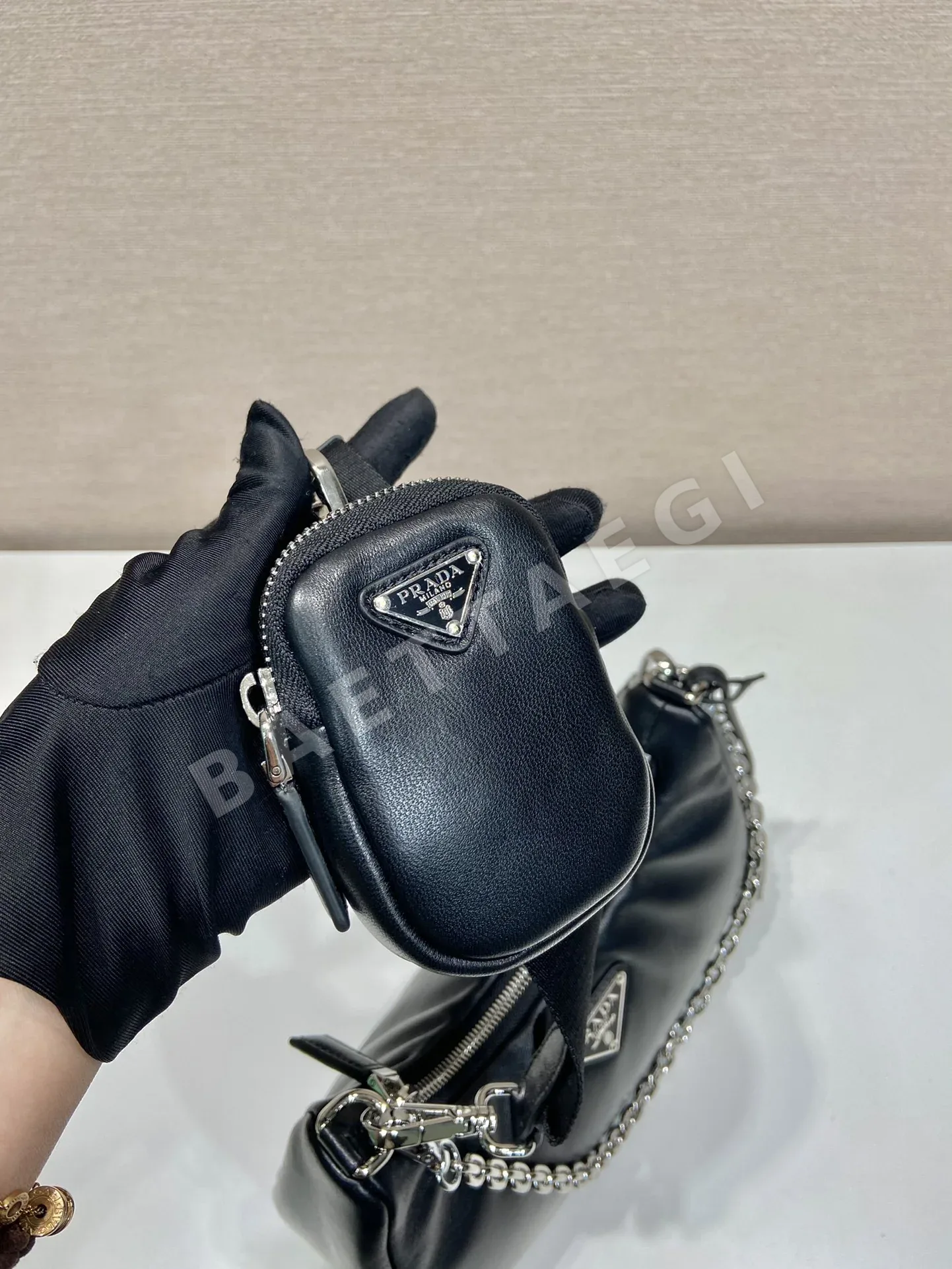 프라다 램스킨 3웨이 패딩 숄더백 1BH204 상세 이미지 6