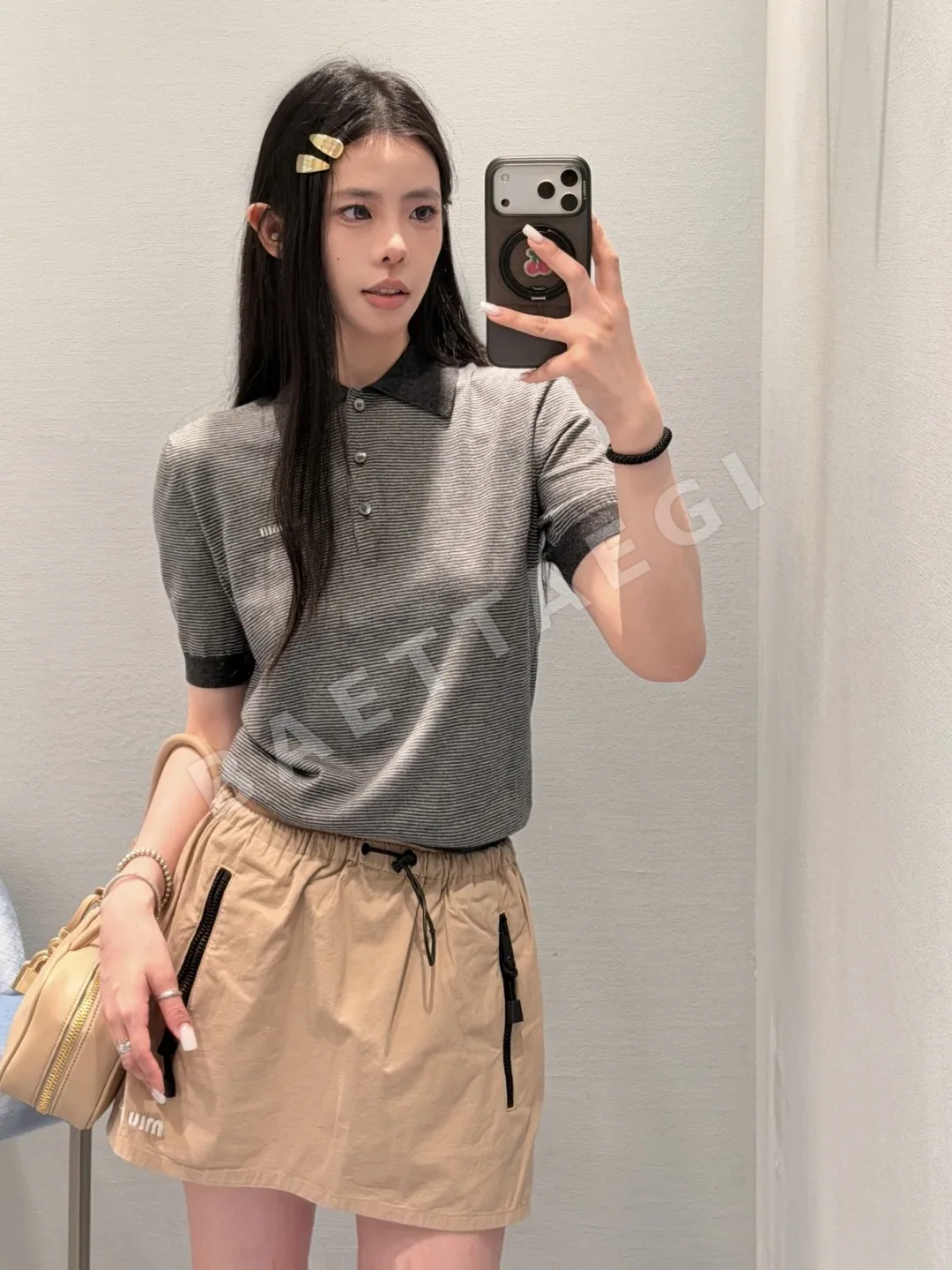 미우미우 그레이 스트라이프 카라 반팔 티셔츠 상세 이미지 8