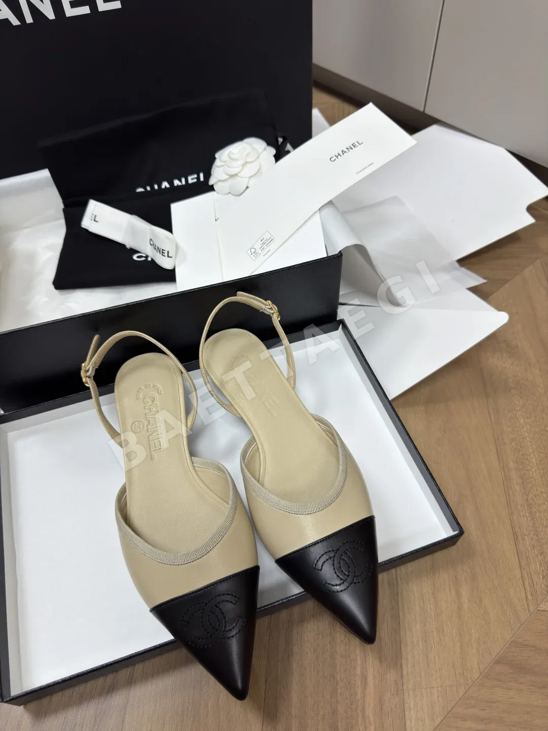 샤넬 더블 C 로고 레이스업 플랫 슈즈 88944