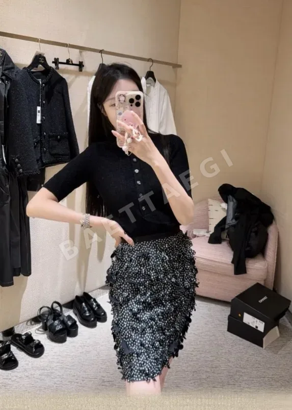 샤넬 라인스톤 버튼 여성 반팔 니트 티셔츠 상세 이미지 2
