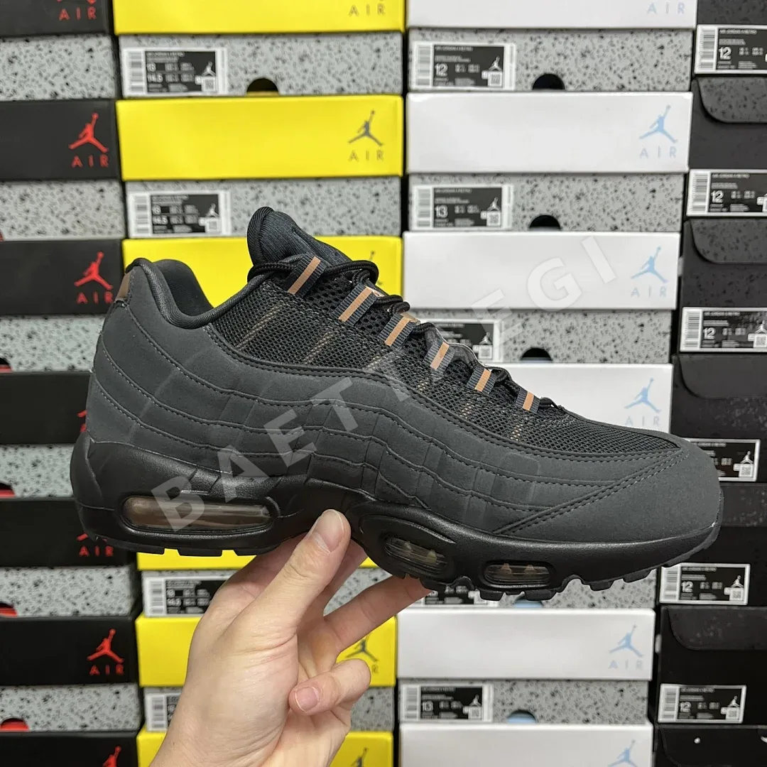 나이키 [GX] 에어 맥스 95 블랙 레드 그레이 HQ6457-001 201227 Nike Air Max 95 Central Cee Live 상세 이미지 6
