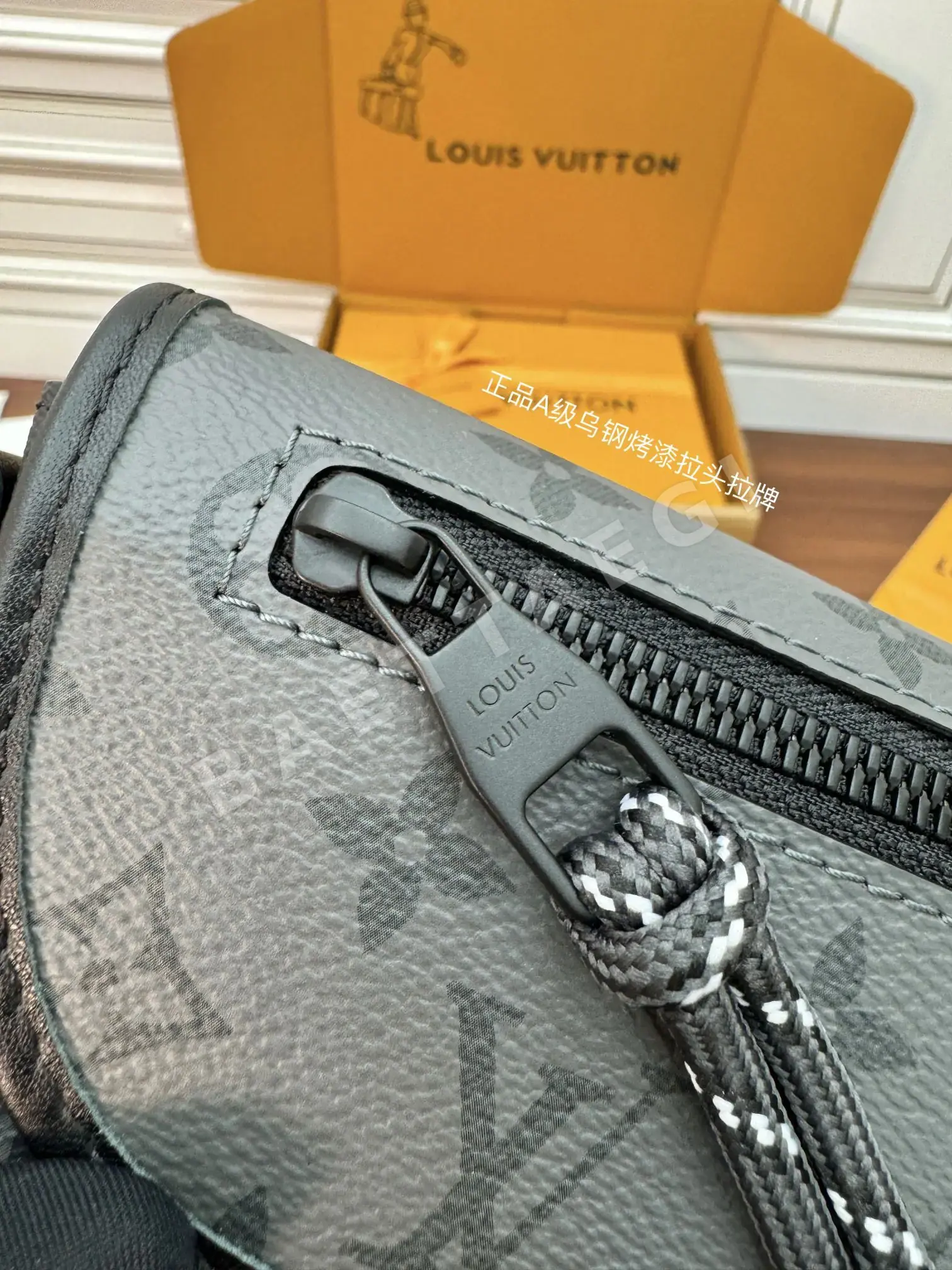 루이비통 M12806 가죽 미니 가방 상세 이미지 7
