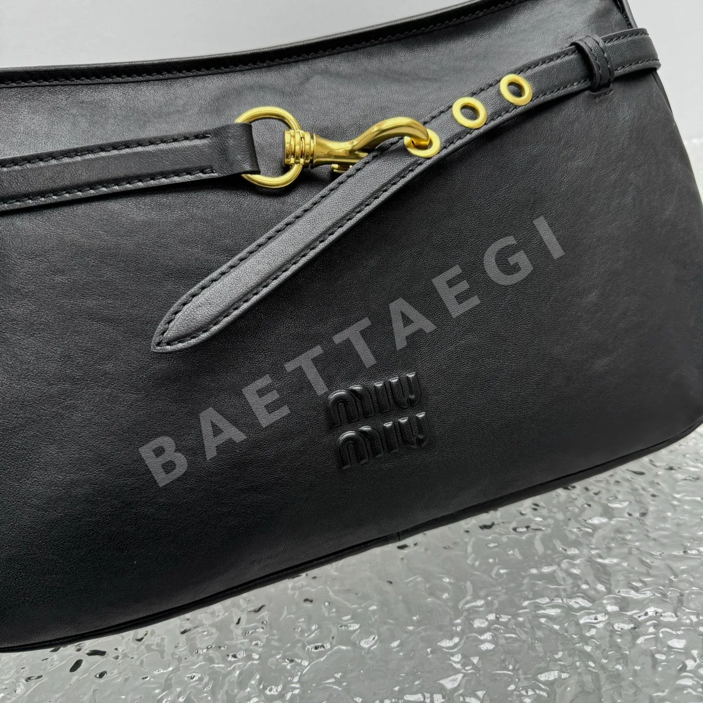 미우미우 램스킨 빈티지 나파 가죽 숄더백 상세 이미지 6