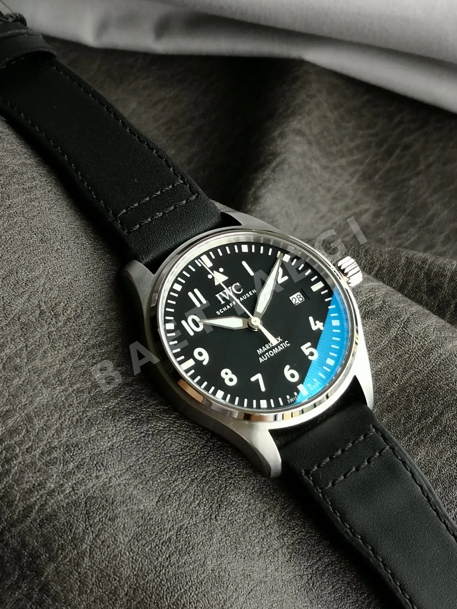 IWC 파일럿 블랙 다이얼 자동 시계 상세 이미지 4