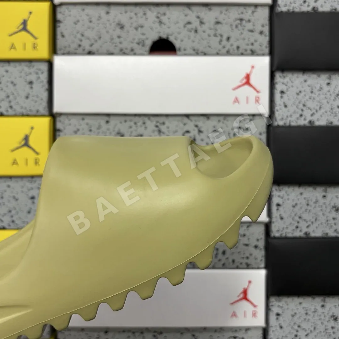 아디다스 [LW] 이지 슬라이드 FX0494 200627 Adidas Yeezy Slide Resin 상세 이미지 2