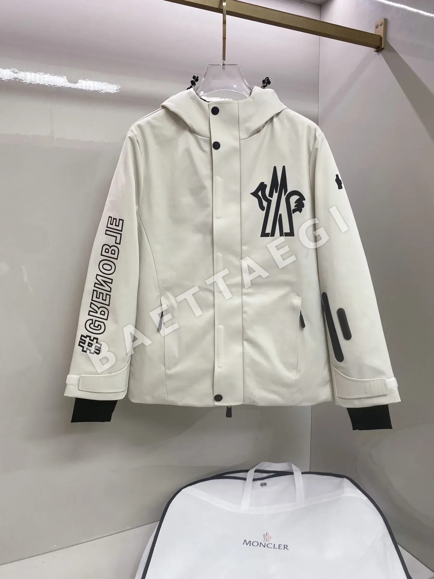 몽클레르 그레노블(Moncler Grenoble) 기능성 후드 스키 자켓 다운 패딩 상세 이미지 1
