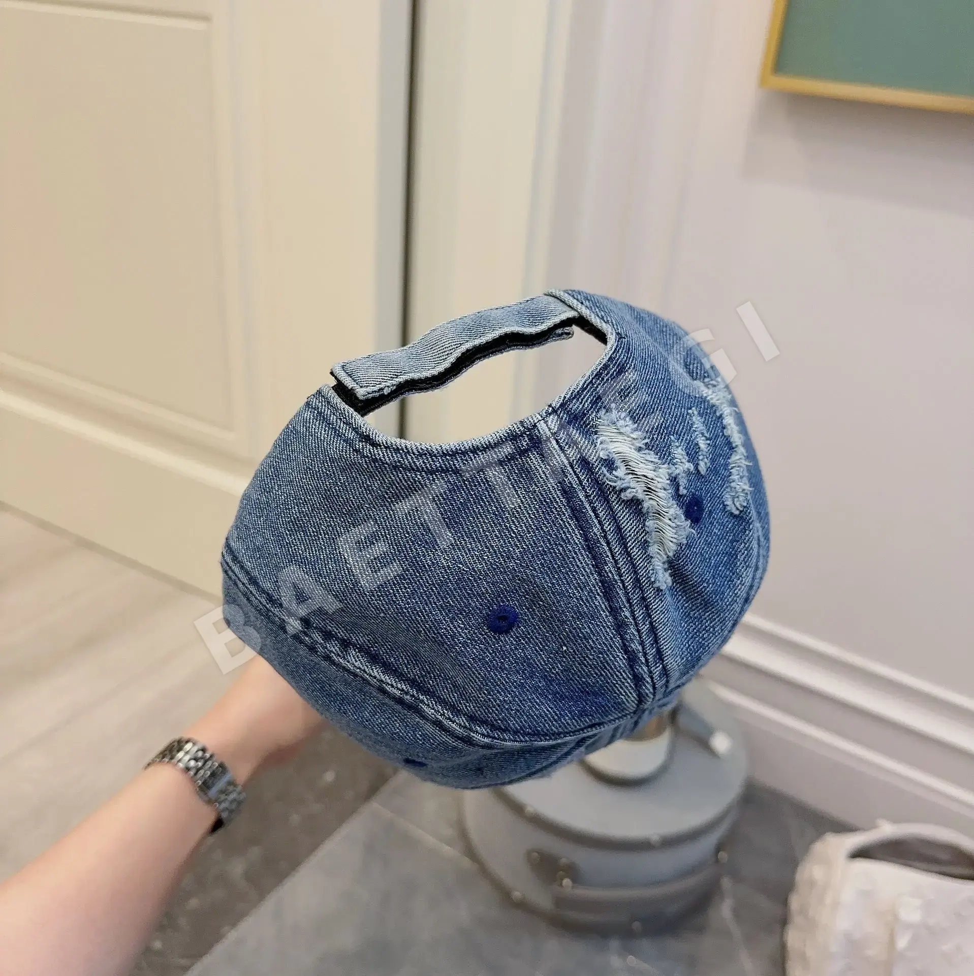 발렌시아가 워시드 데님 베이스볼캡 상세 이미지 8