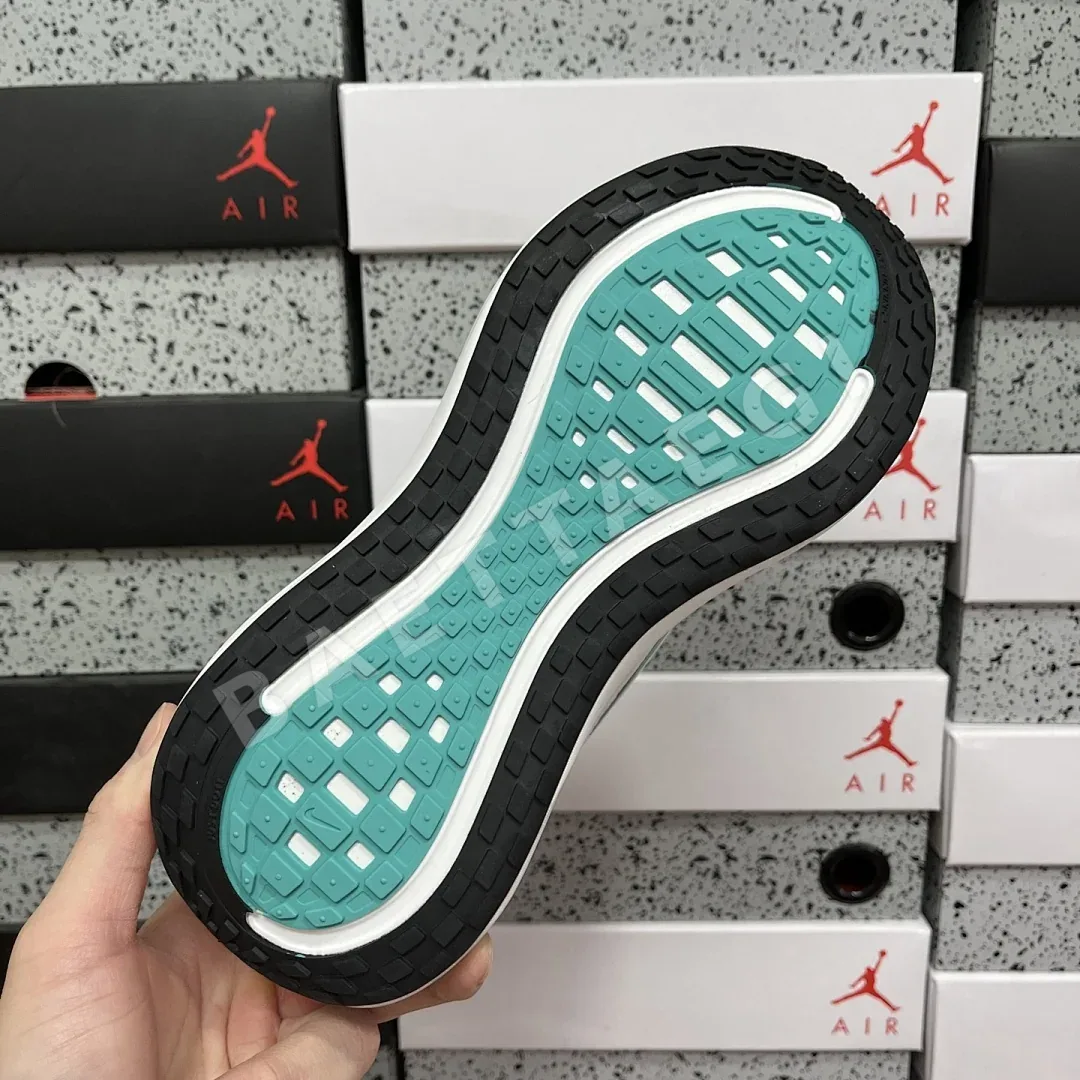 나이키 줌 보메로 18 HV8154-100 201115 Nike Zoom Vomero 18 상세 이미지 9