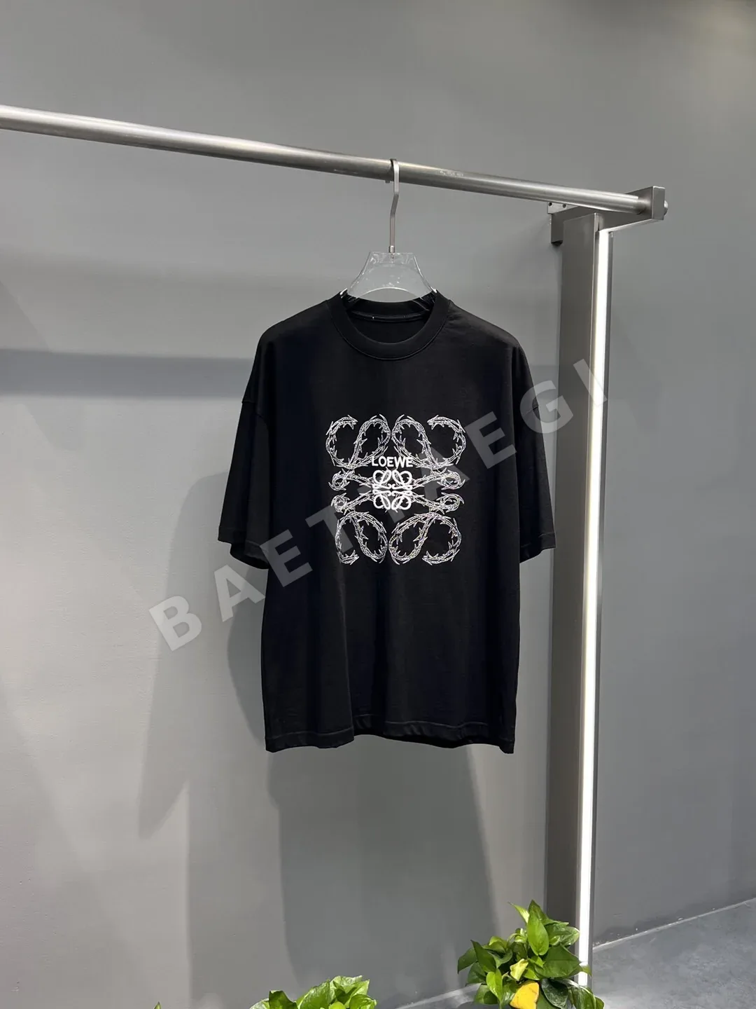 로에베 자수 반팔 티셔츠 48395