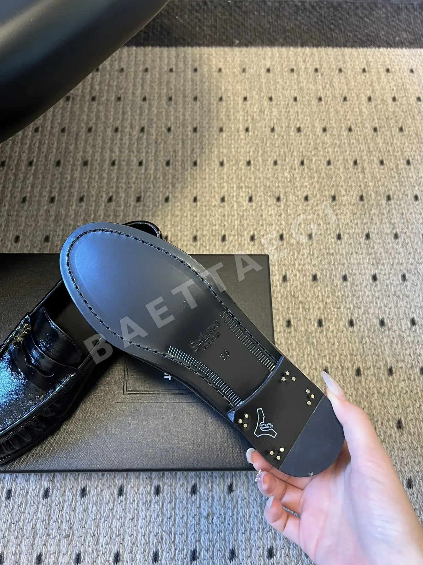 생로랑 YSL 메탈 로고 주름 로퍼 9378 상세 이미지 4