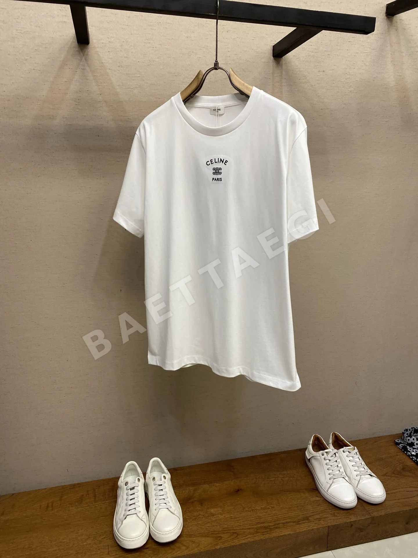 셀린느 초봄 자수 코튼 오버핏 반팔 티셔츠