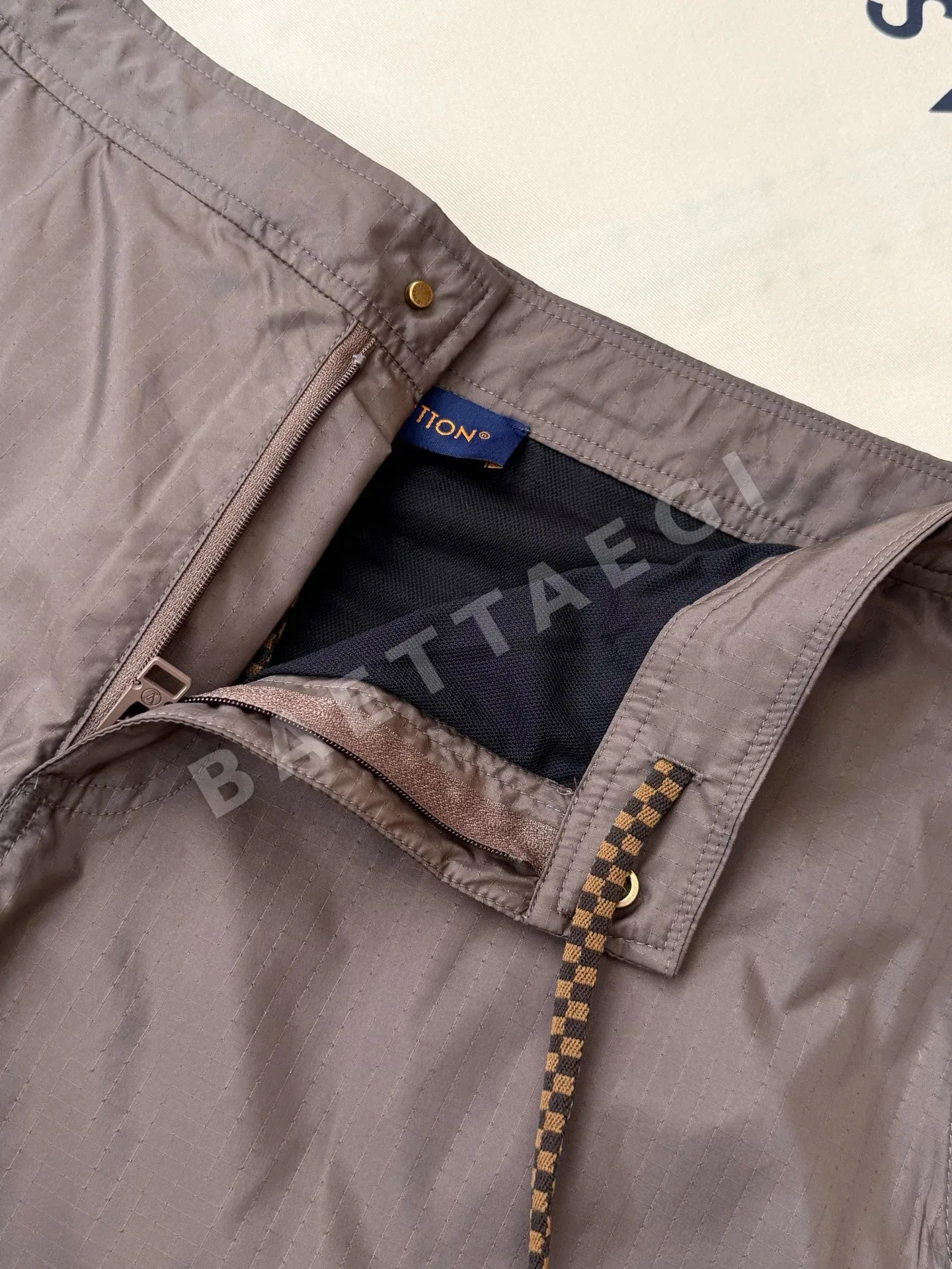 루이비통 LV 배지 로고 여성 반바지 상세 이미지 7