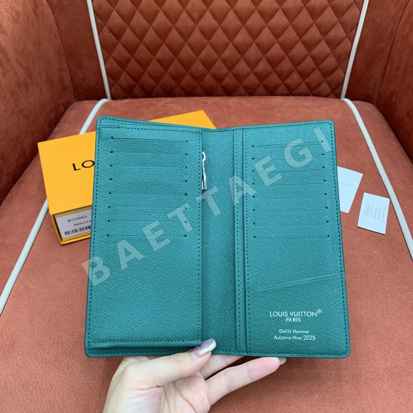 루이비통 그린 페인트 브라자 장지갑 M25985 상세 이미지 2